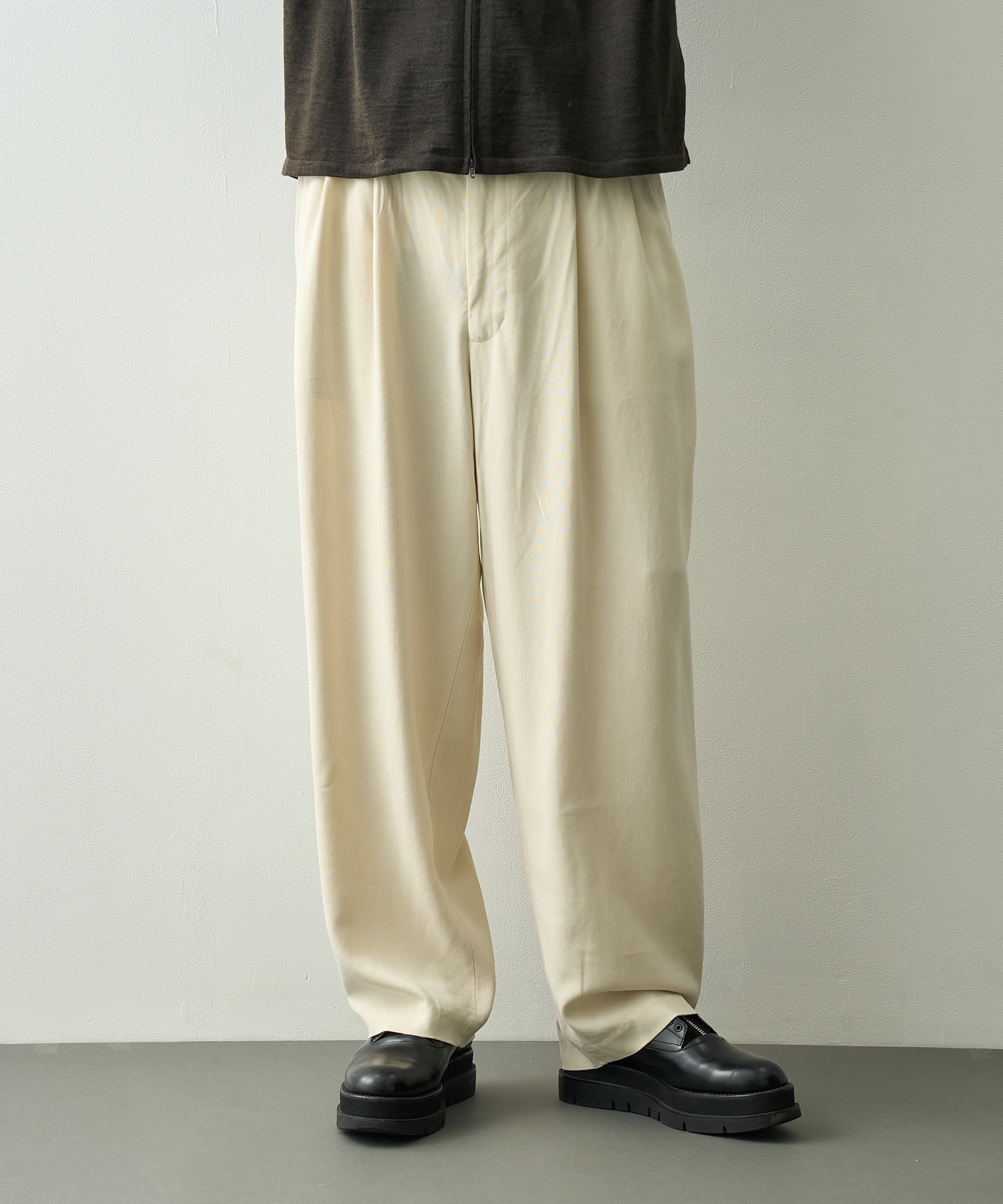 別注tencel wide slacls concause