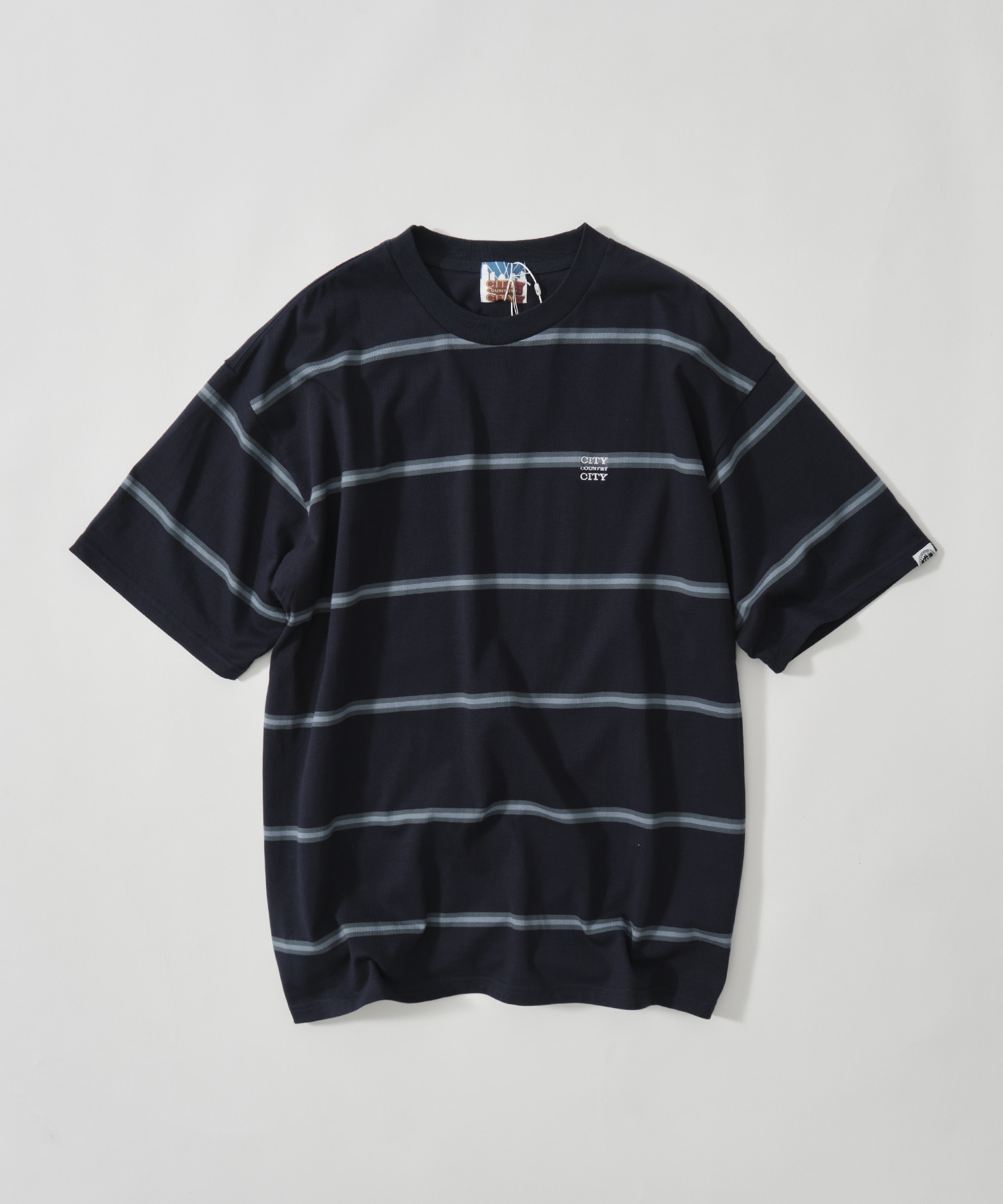 EMBROIDERD LOGO BORDER T-SHIRT CITY COUNTRY CITY