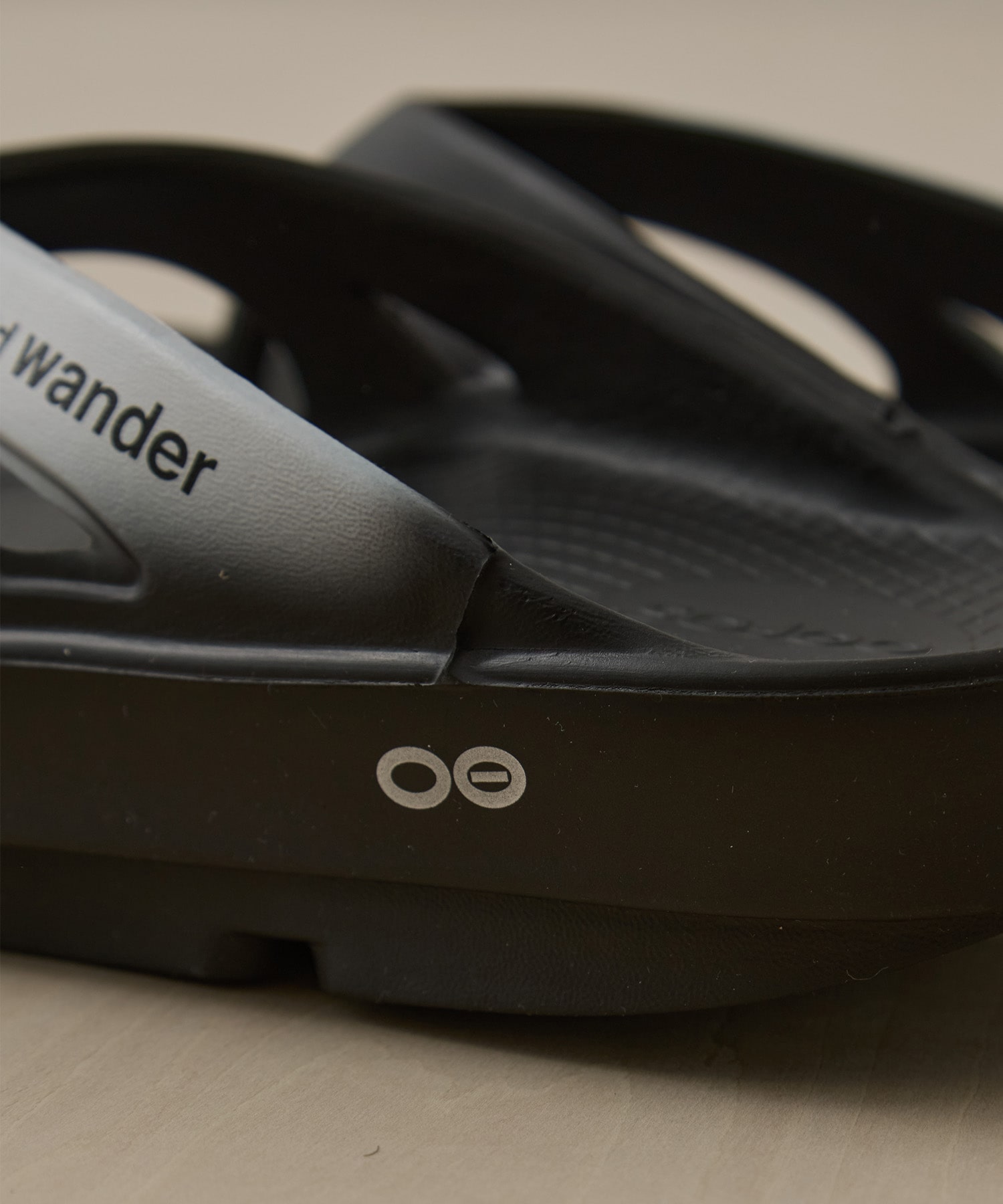 oofos aw original recovery sandal and wander