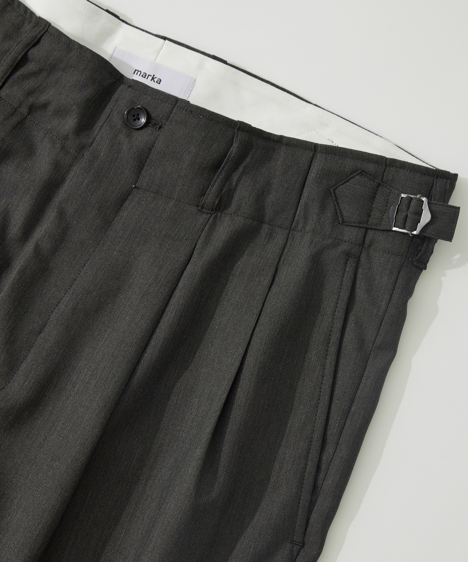 DOUBLE PLEATED MILITARY TROUSERS marka
