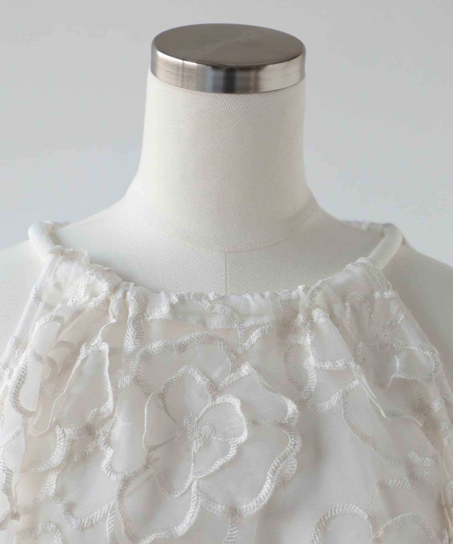 FLOWER ORGANDY CIRCULAR BL TOURNON.