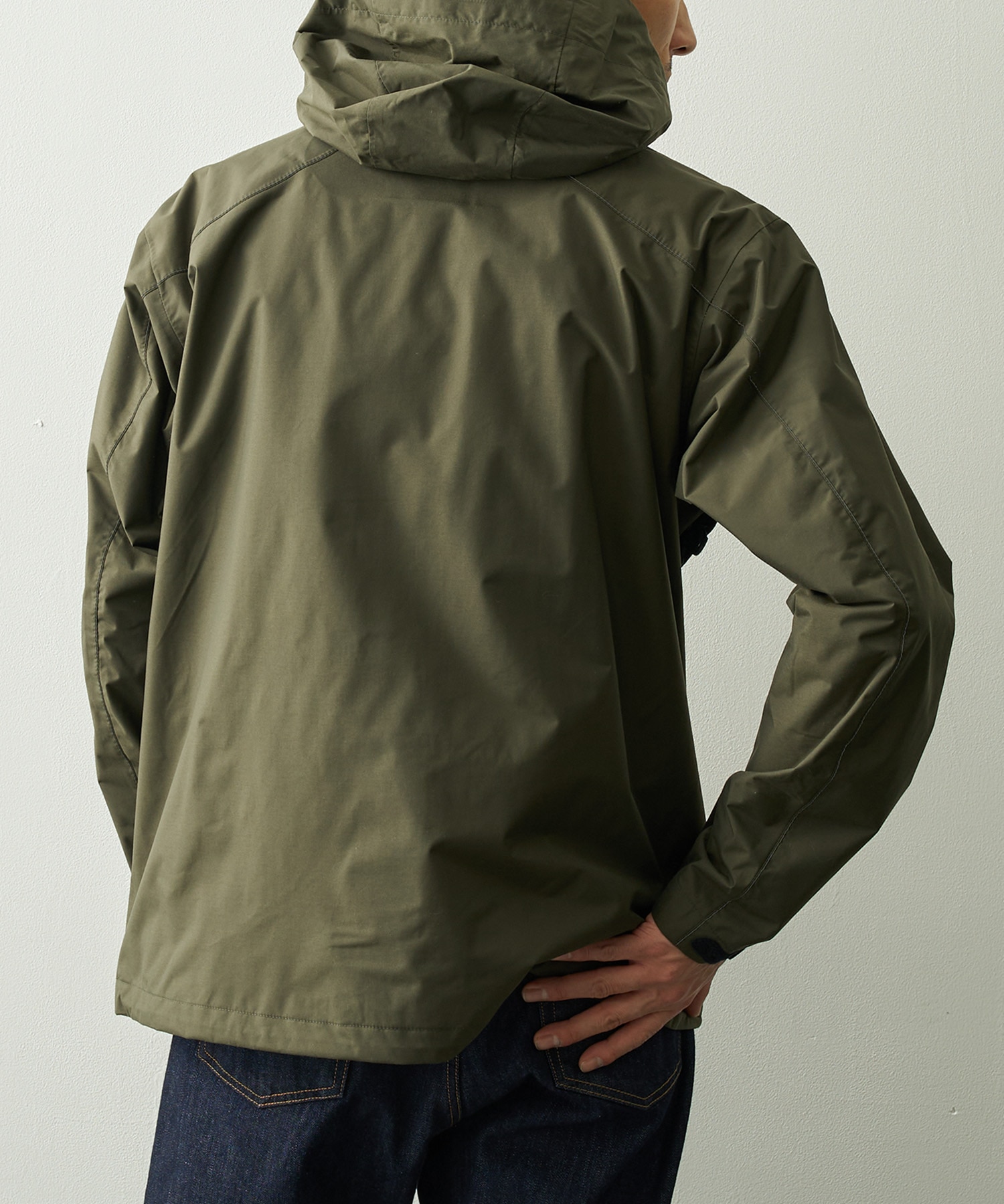 2.5L hiker rain jacket and wander