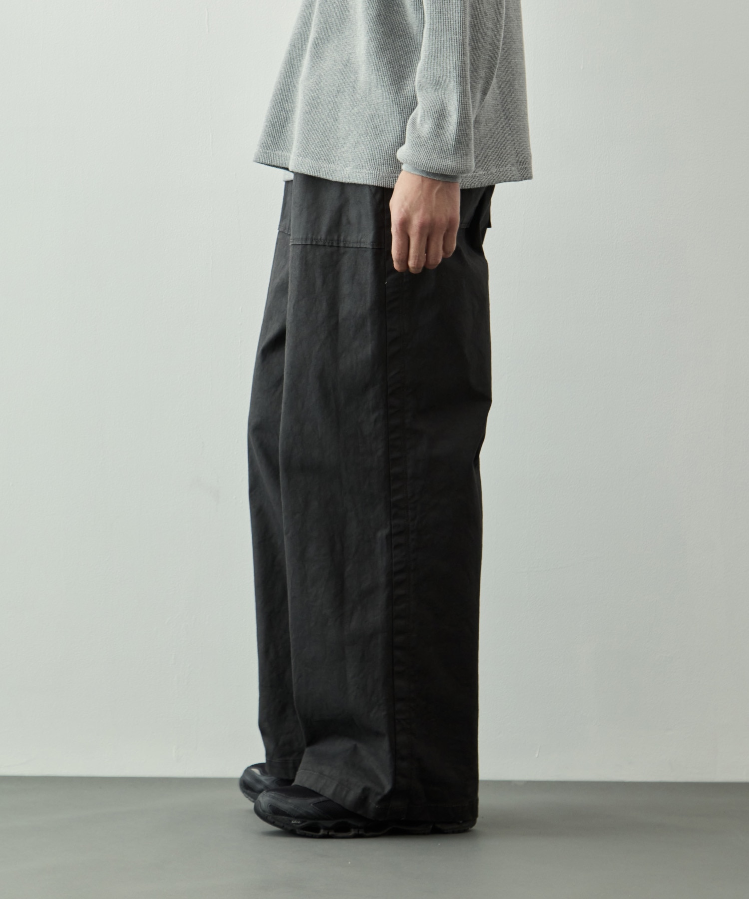 Coating Cotton 1pleated Backer Pants YOKE