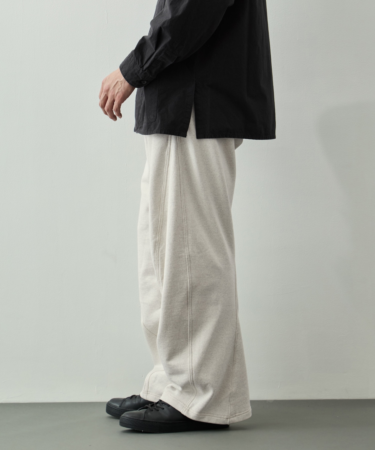 3D Cutting Sweat Pants KHOKI