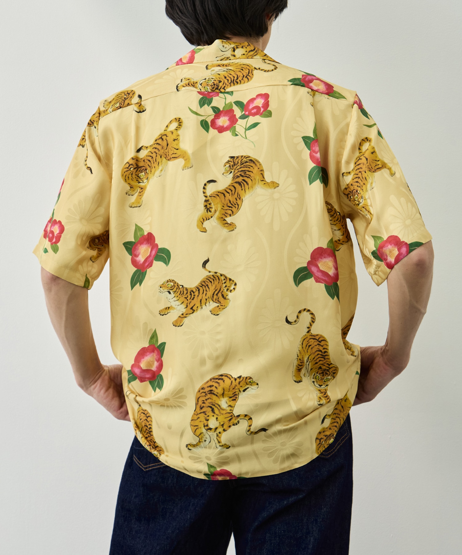SILK SHORT SLEEVE ALOHA SHIRT〈 TIGER CAMELLIA / YELLOW 〉 NIPOALOHA