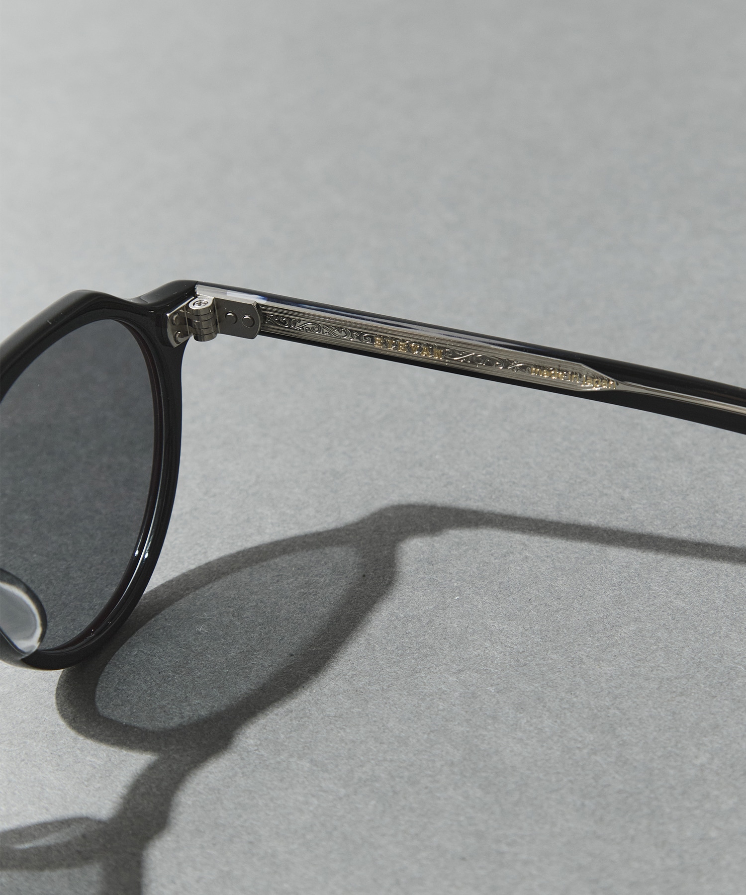 ATTACHE(47) 47 PBKS-GRY EYEVAN