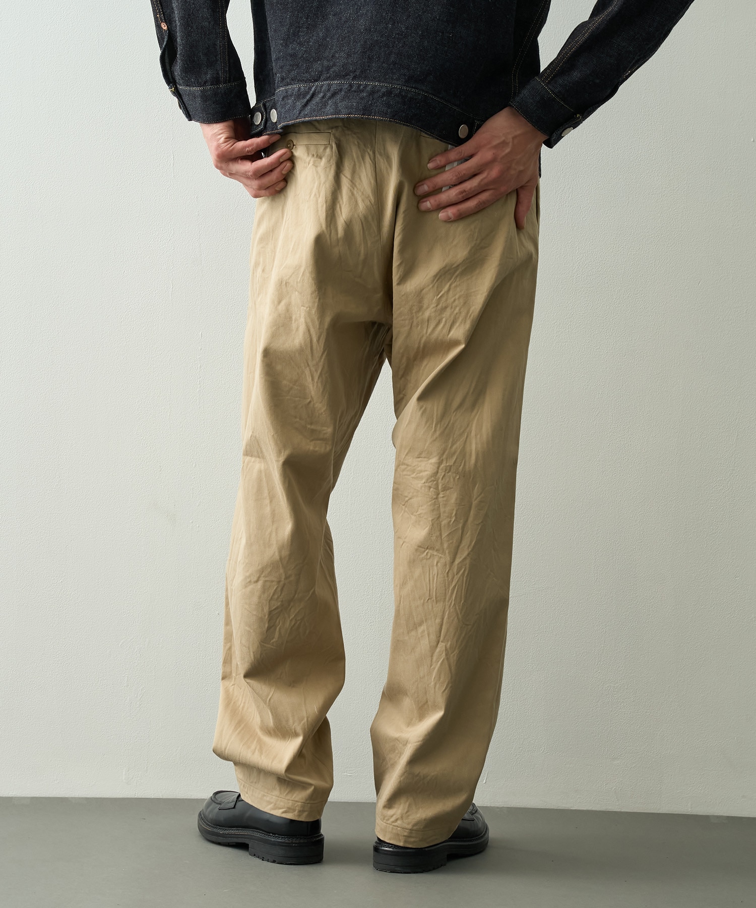 チノパンツ　ワイドテーパード YAECA