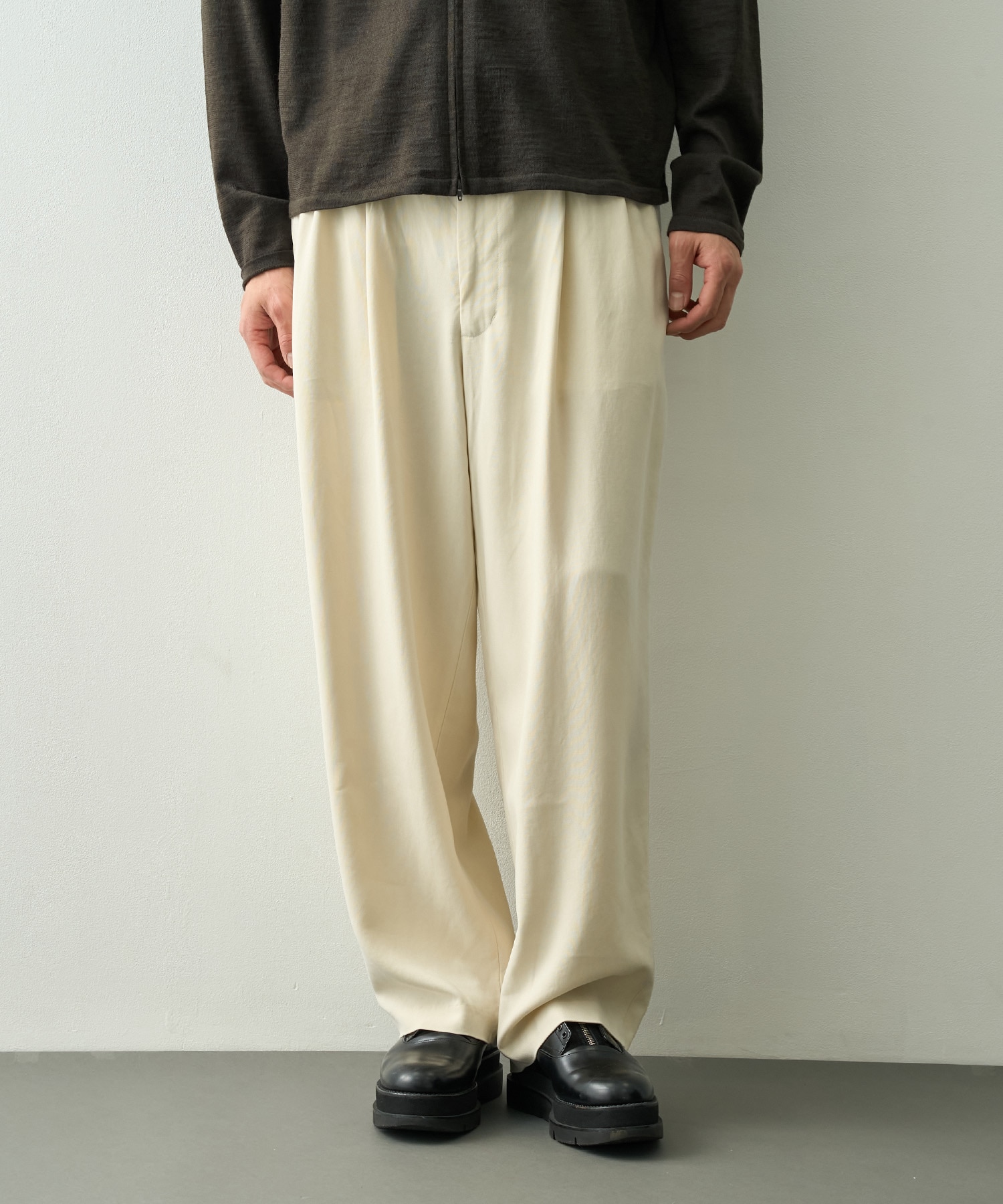 別注tencel wide slacls concause