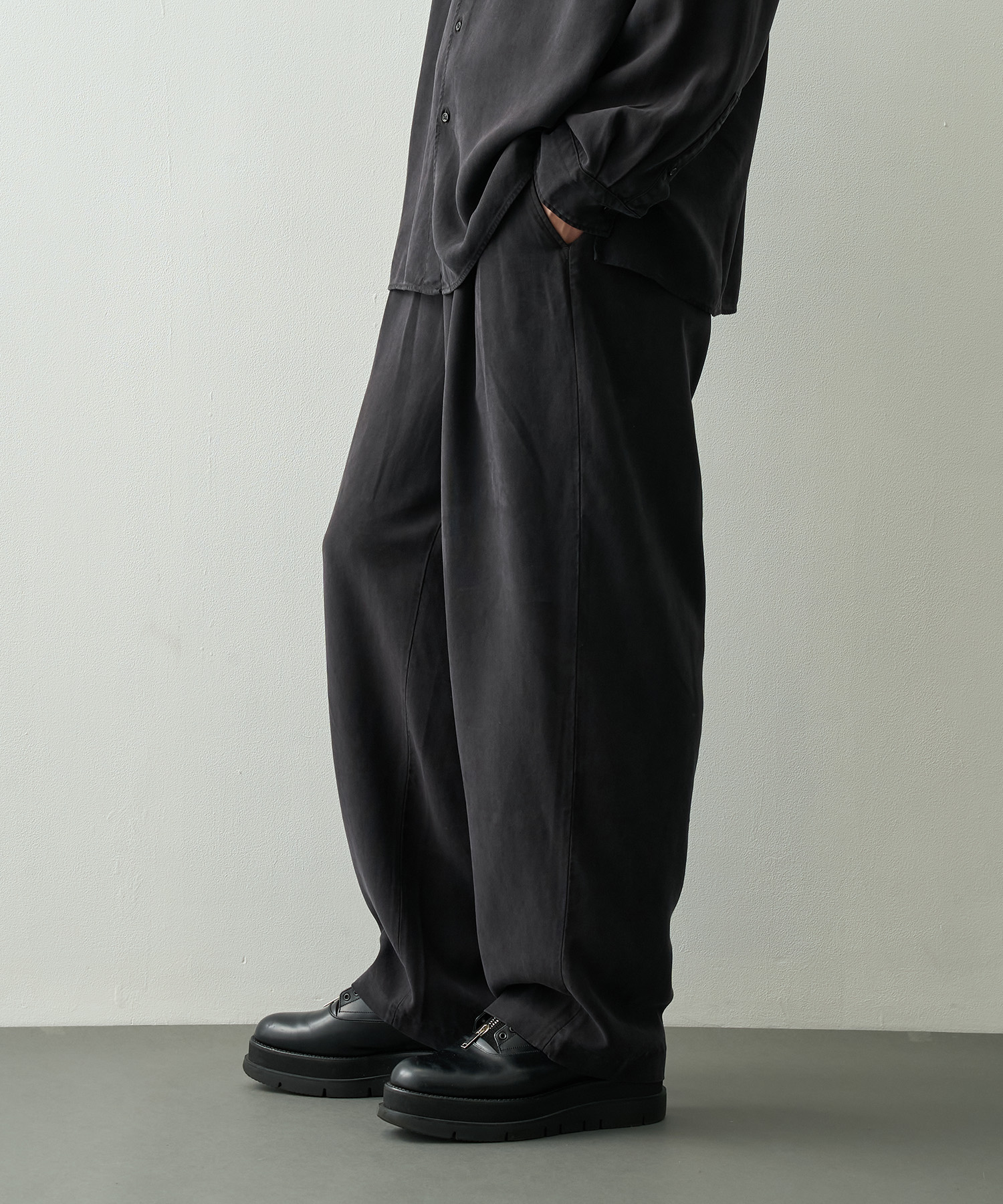 別注tencel wide slacls concause