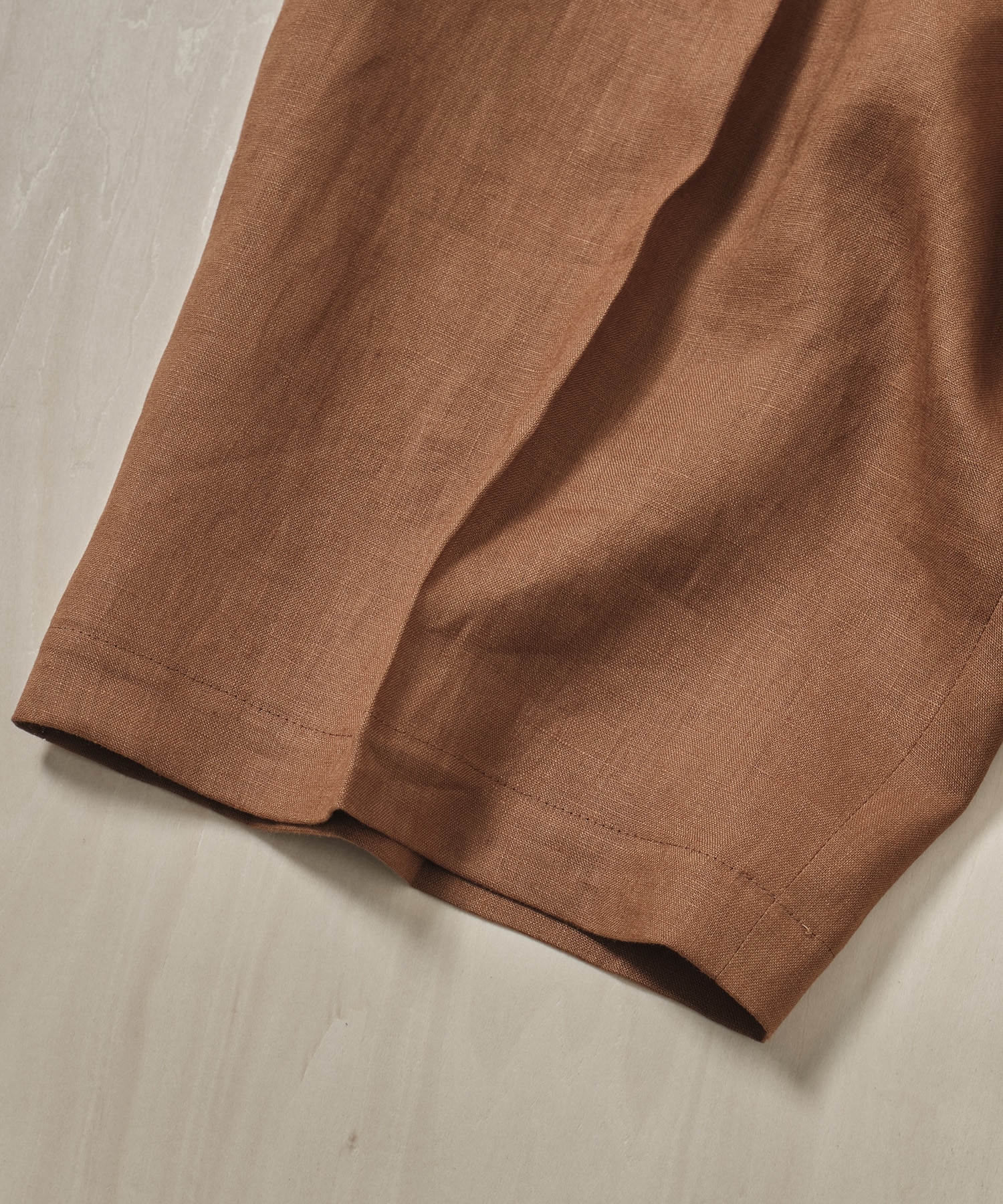 LINEN ONE TUCK SHORTS FUJI