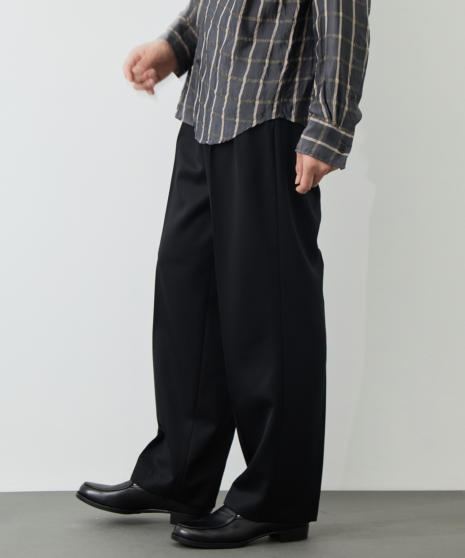 WOOL TWO TUCK SLACKS FUJI