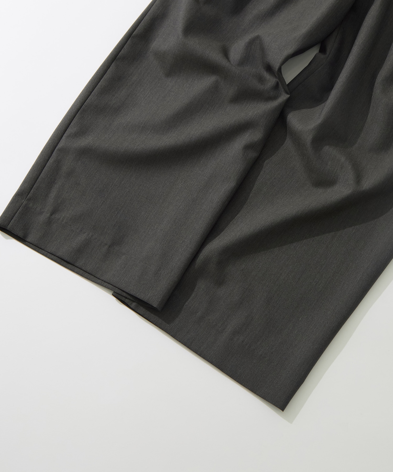 DOUBLE PLEATED MILITARY TROUSERS marka