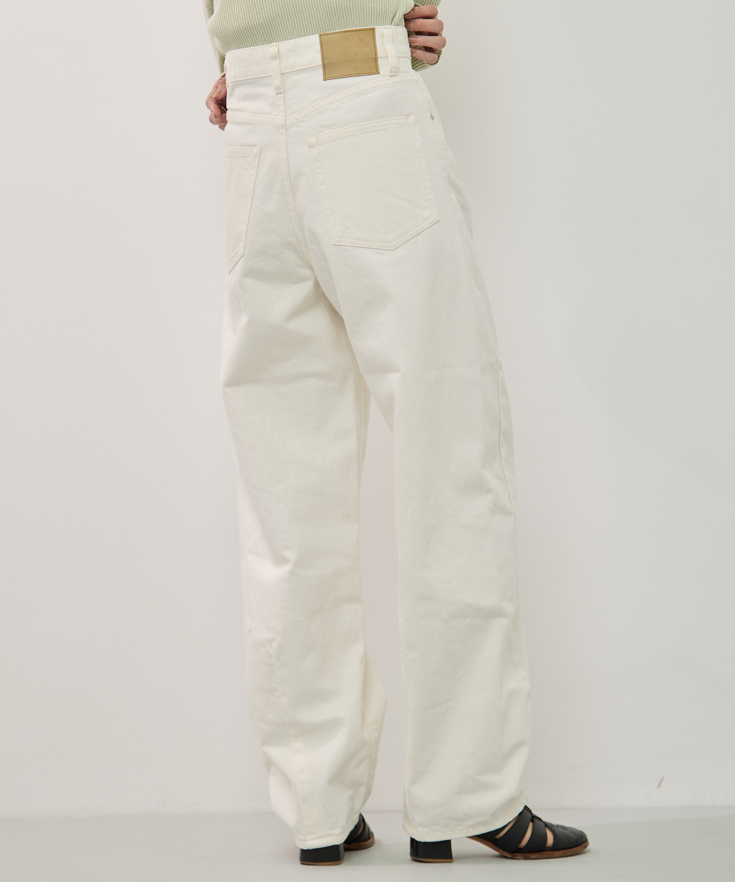 ナチュラルスラブバレルレッグデニム 