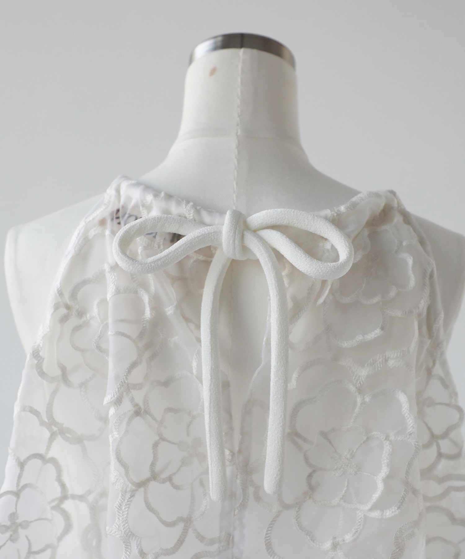 FLOWER ORGANDY CIRCULAR BL TOURNON.