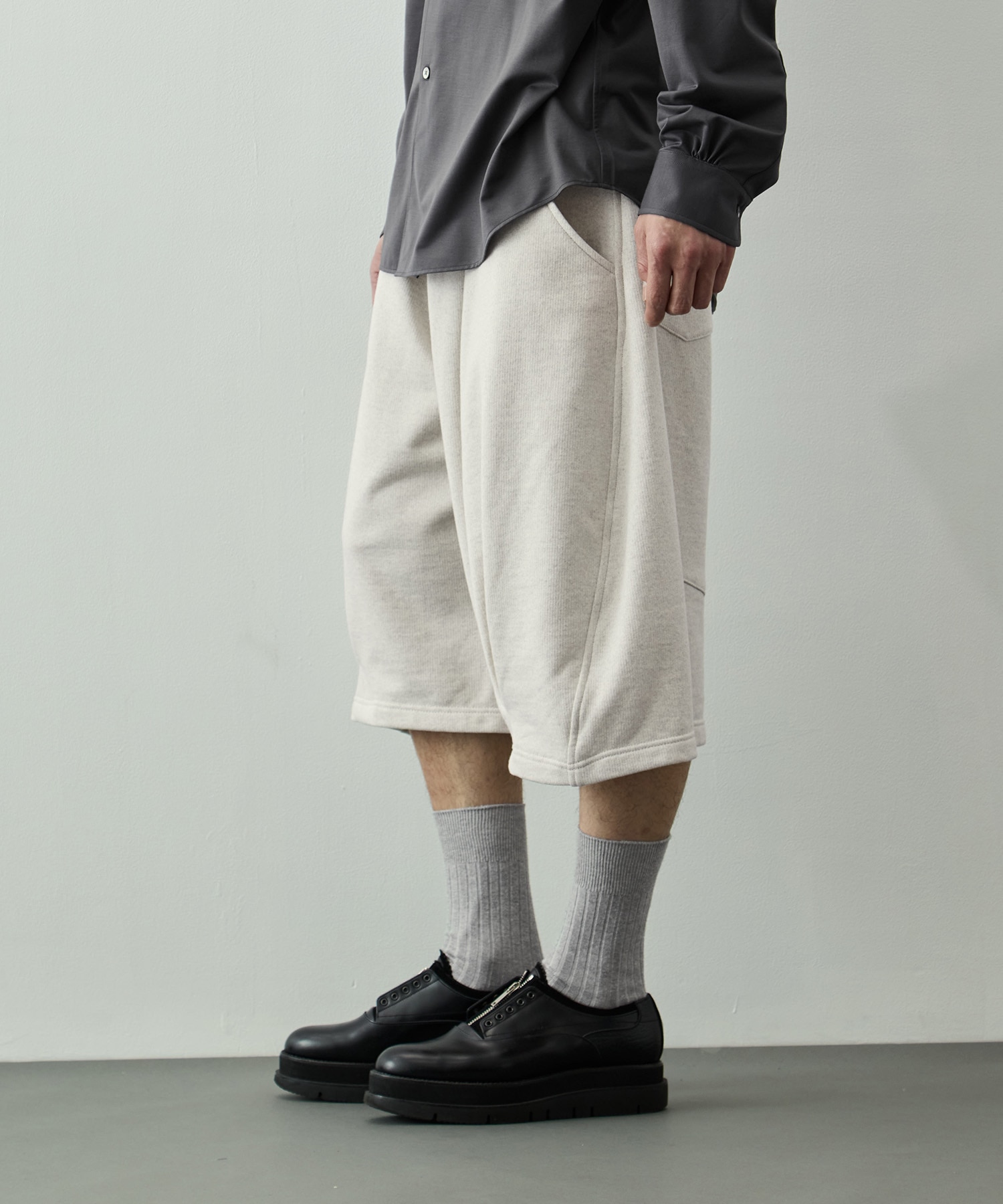 Pleated Balloon Sweat Shorts KHOKI