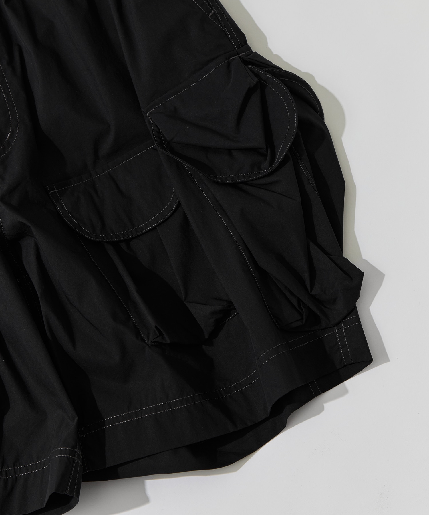 multi pocket short pants and wander