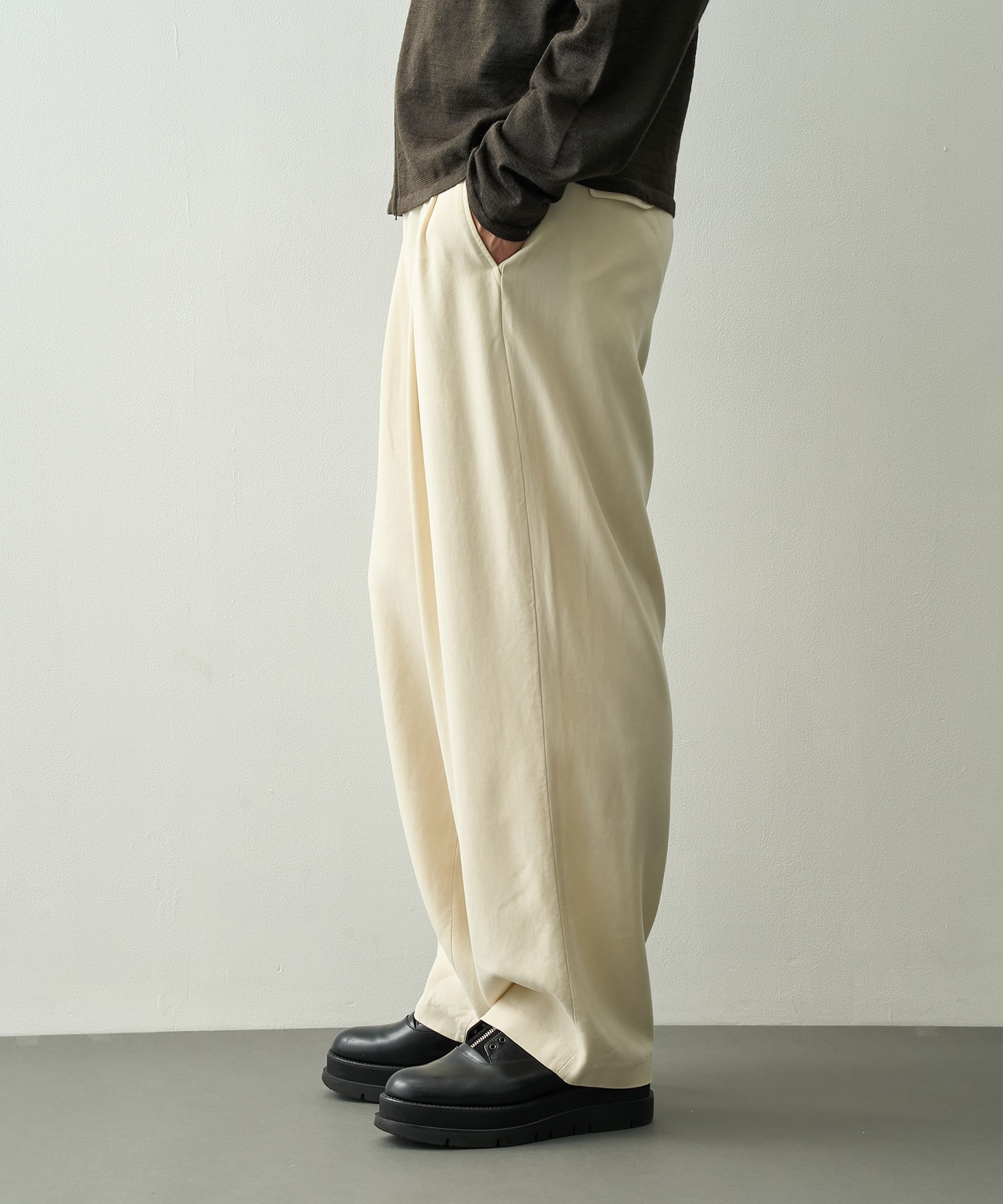 別注tencel wide slacls concause