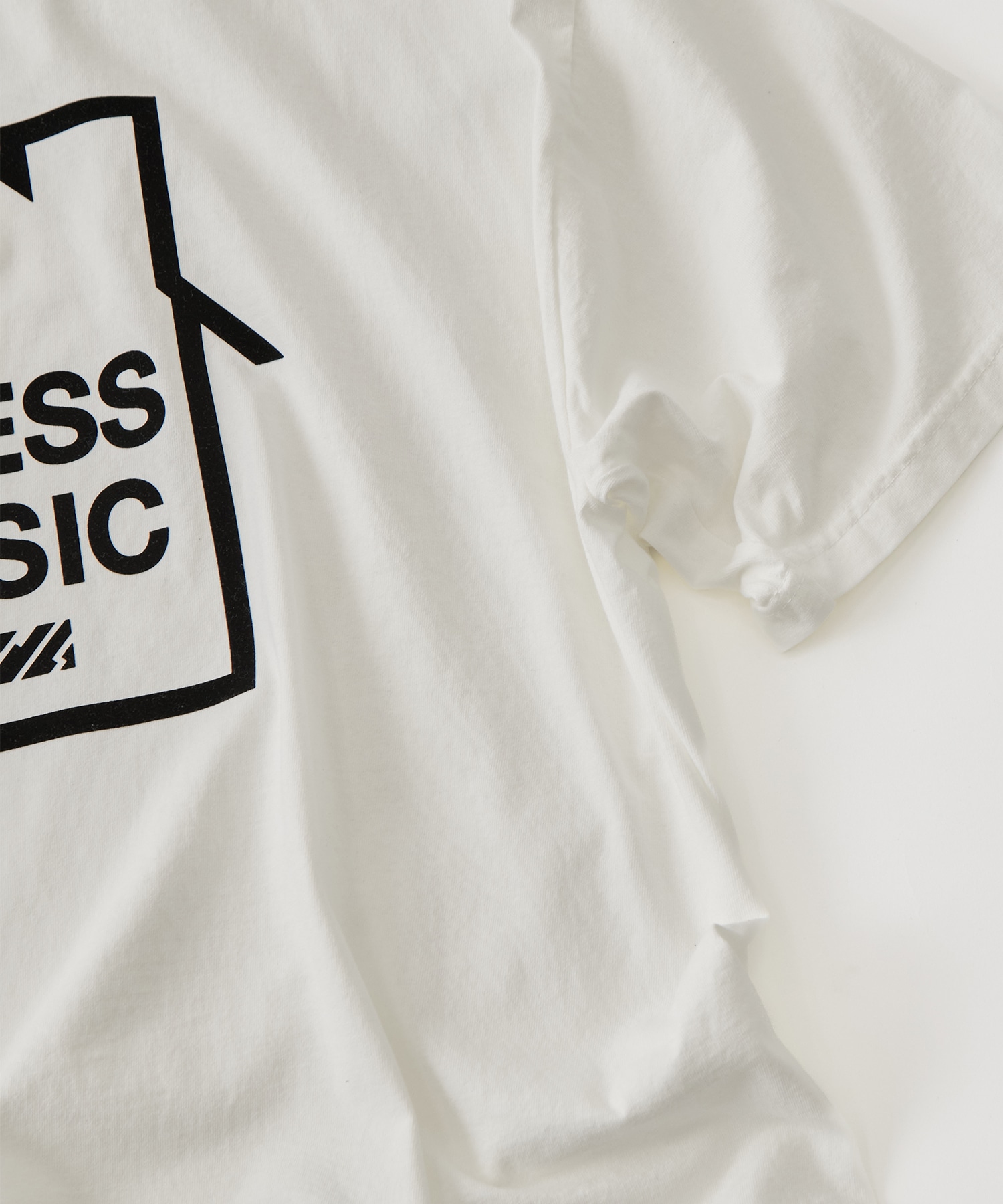 LOGO T-SHIRT is-ness