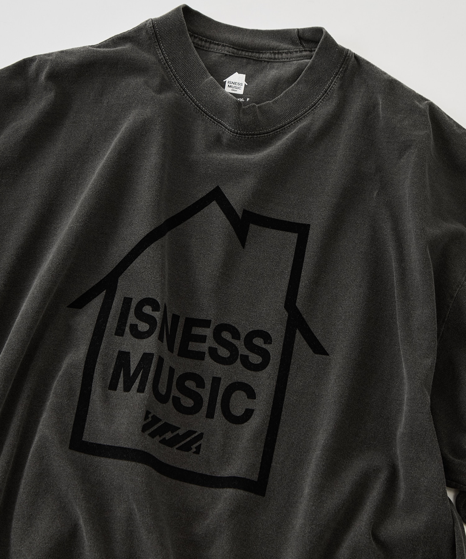 LOGO T-SHIRT is-ness