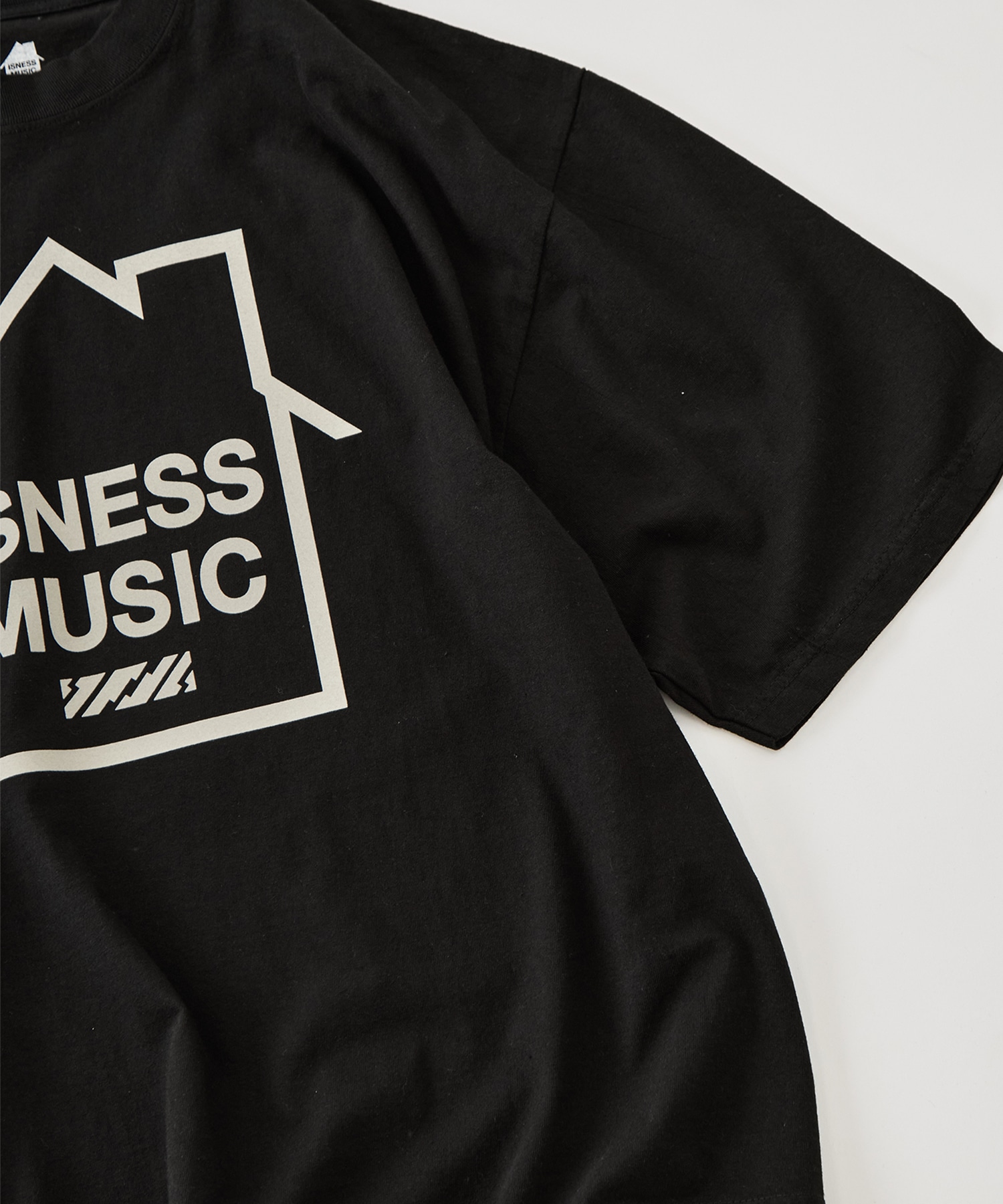 LOGO T-SHIRT is-ness