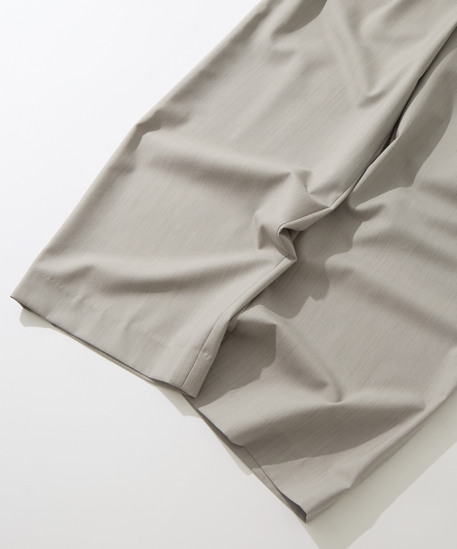 DOUBLE PLEATED MILITARY TROUSERS marka