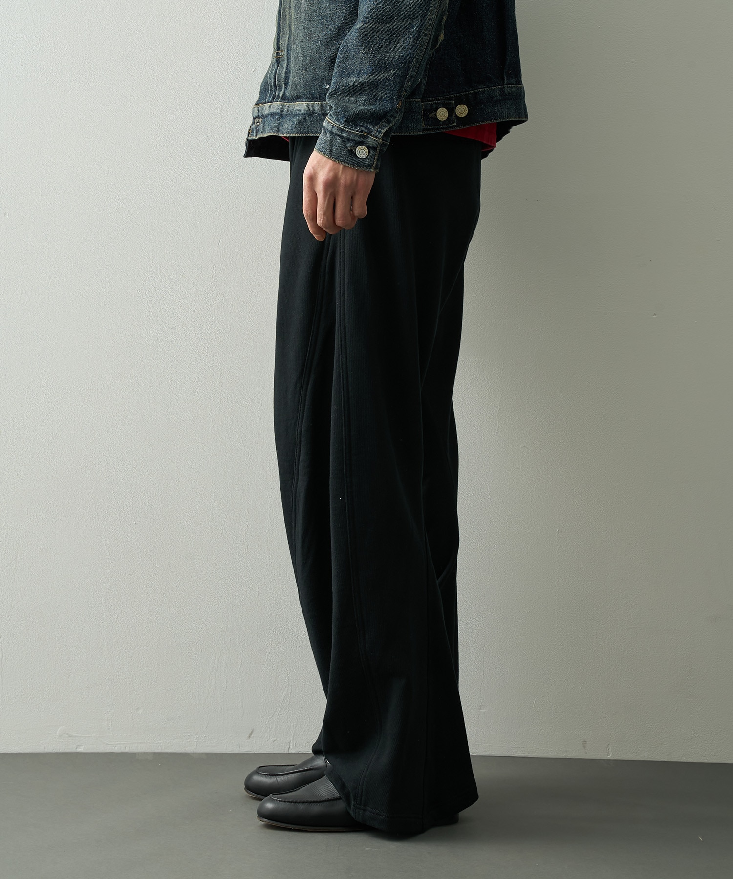 3D Cutting Sweat Pants KHOKI