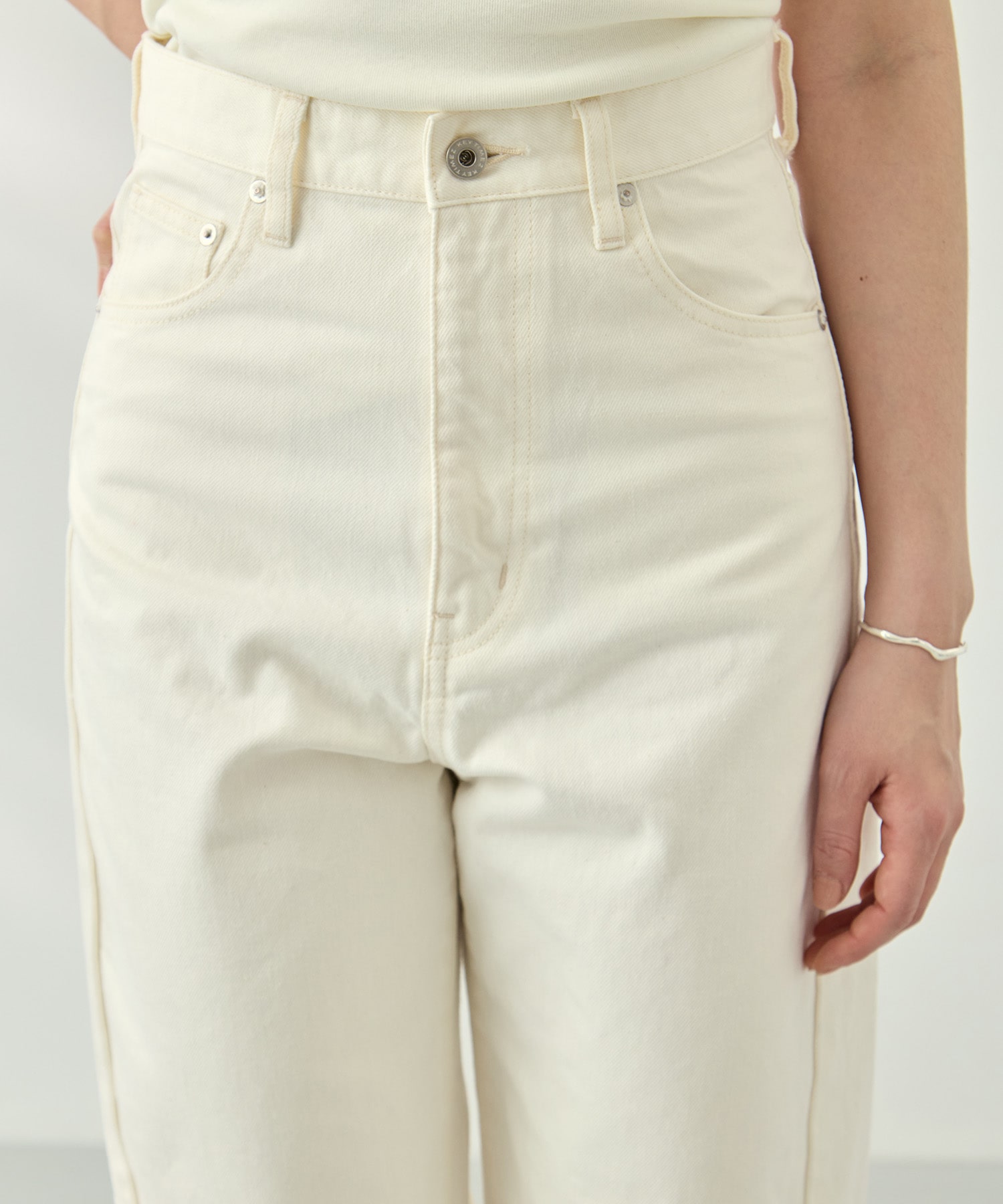 ナチュラルスラブバレルレッグデニム KEY TIMEZ