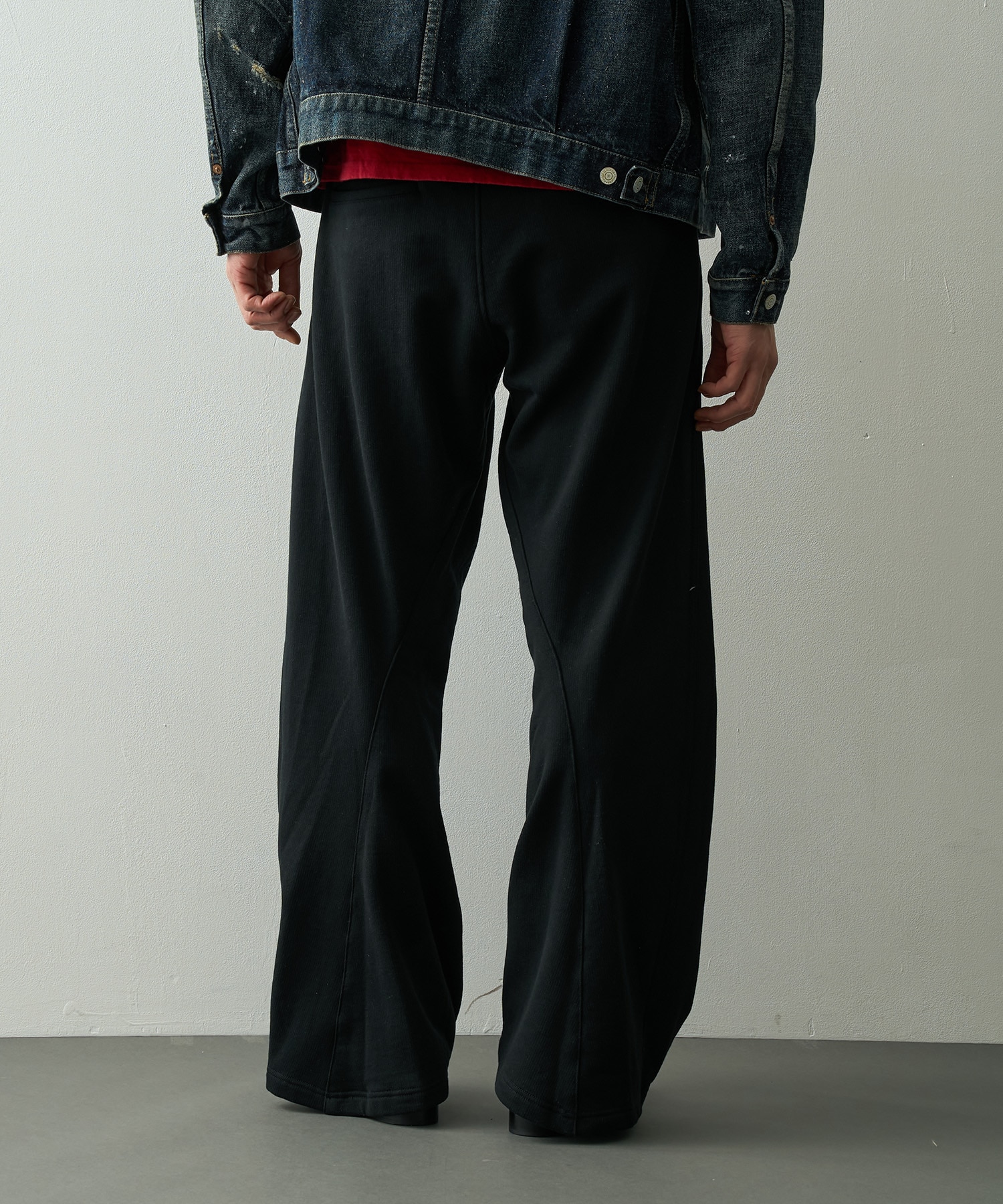 3D Cutting Sweat Pants KHOKI