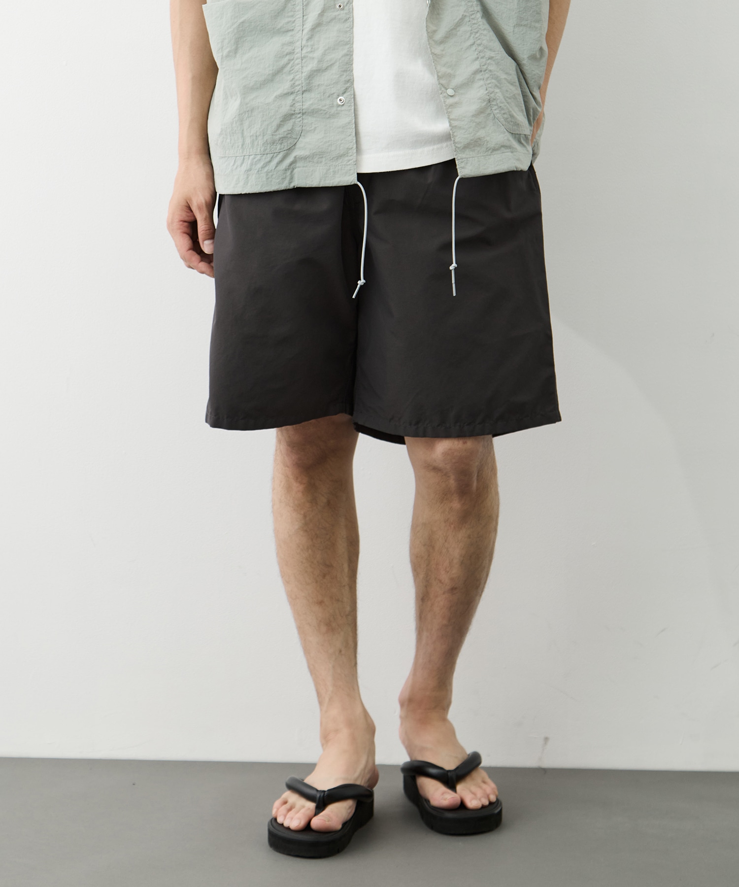 Double Peak Tuck Field Shorts