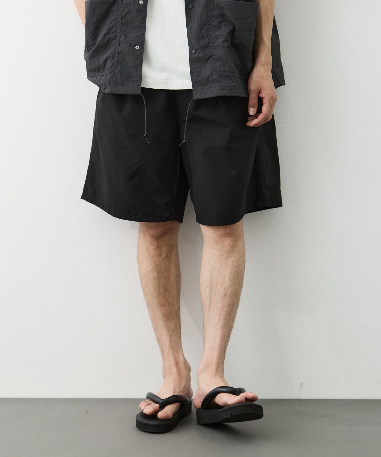 Double Peak Tuck Field Shorts
