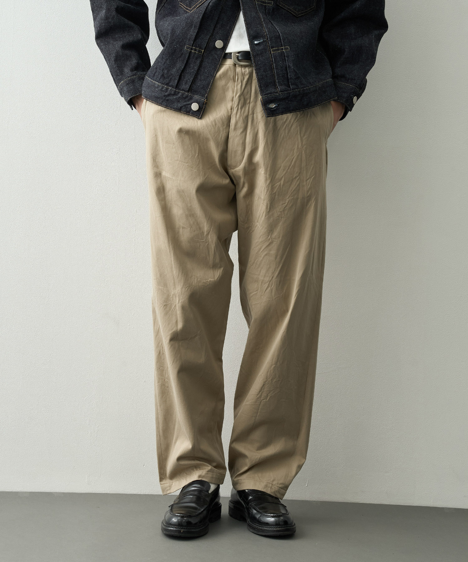 チノパンツ　ワイドテーパード