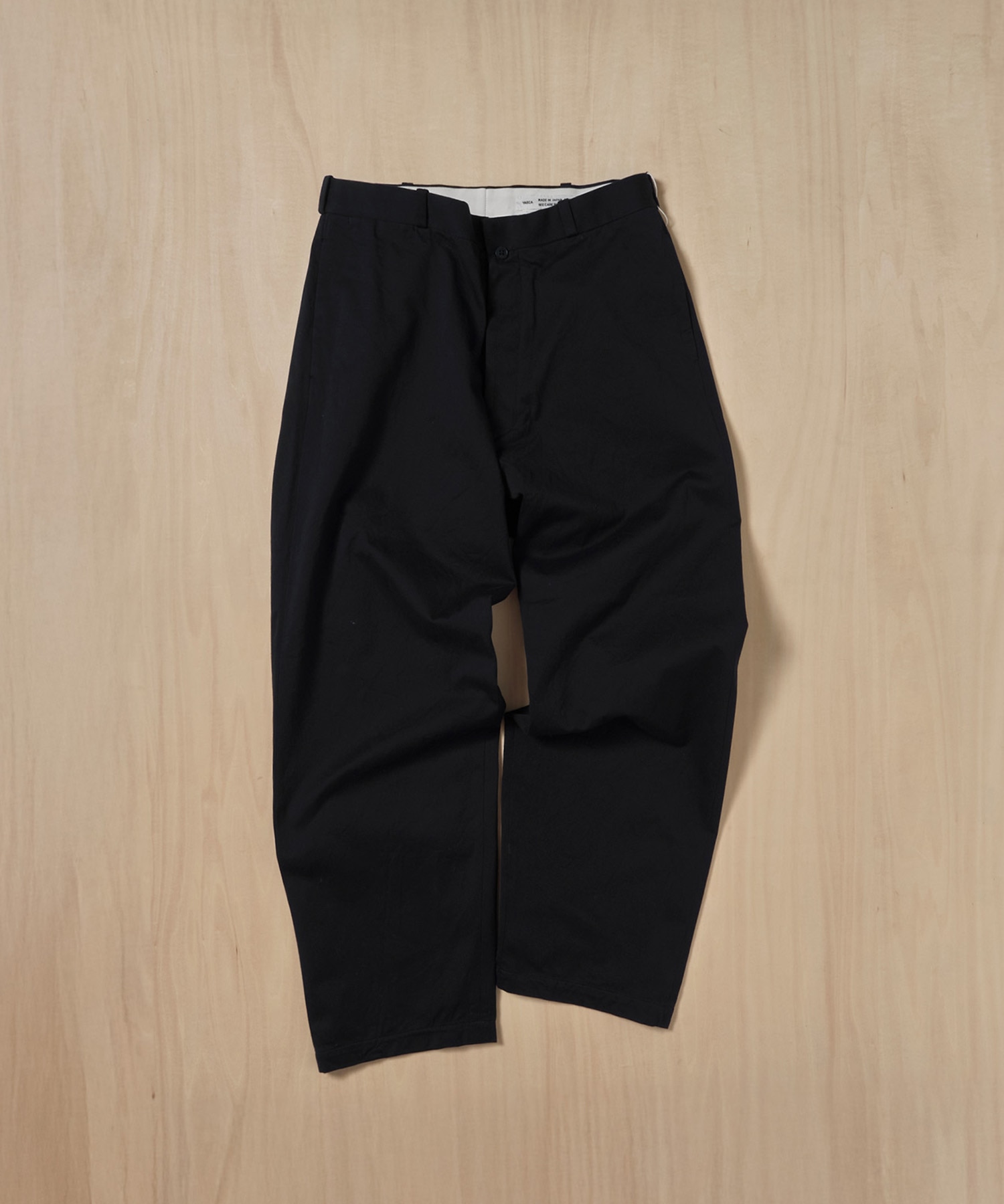 チノパンツ　ワイドテーパード