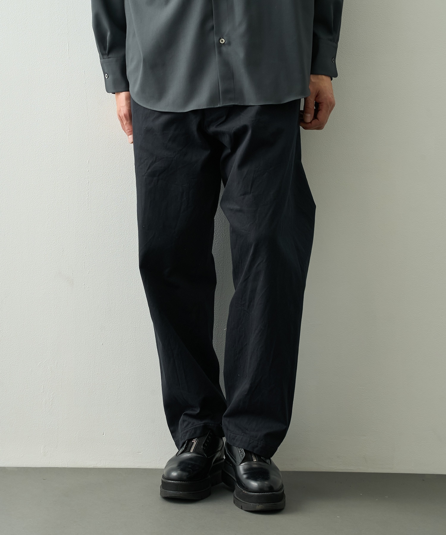 チノパンツ　ワイドテーパード