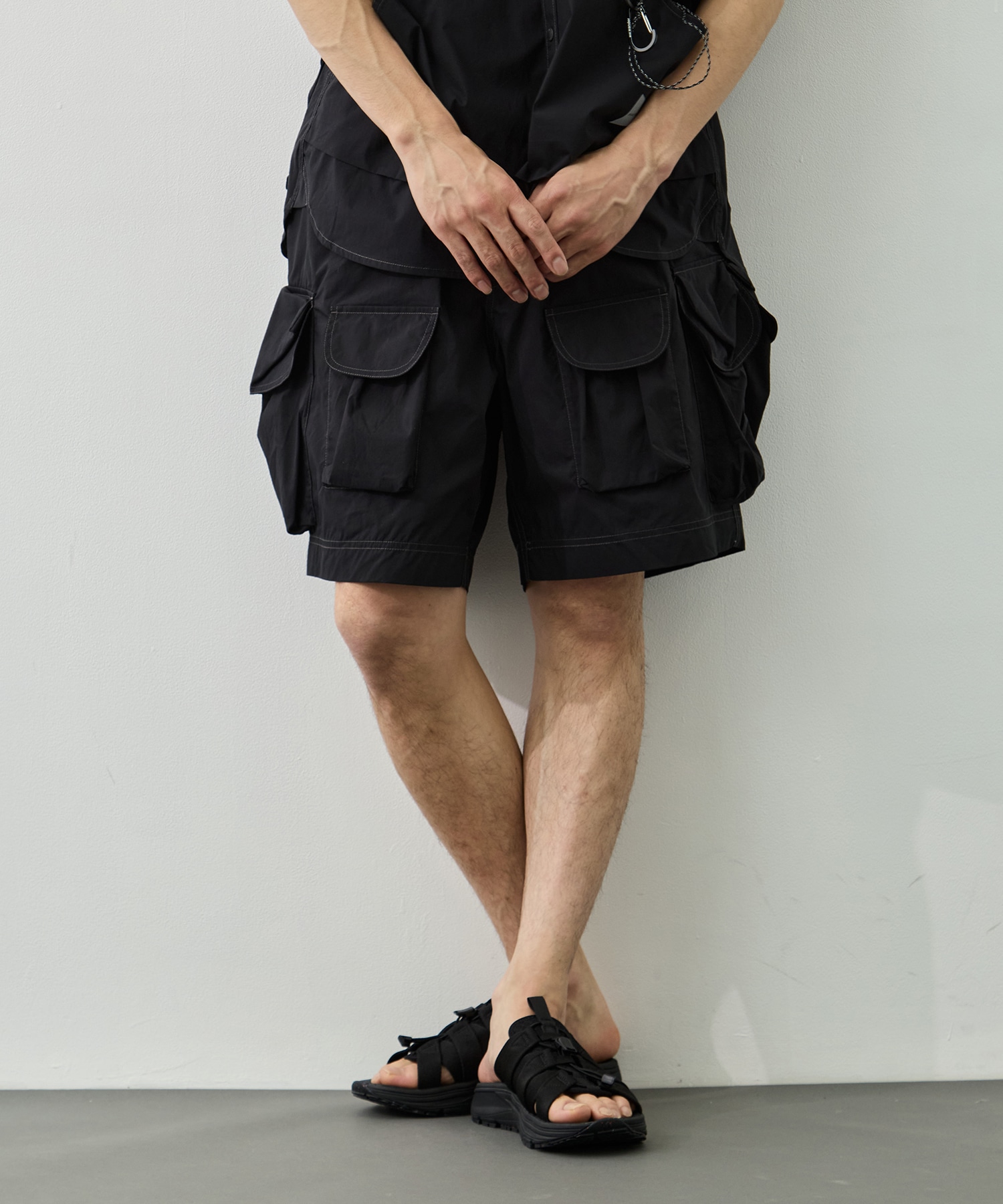 multi pocket short pants