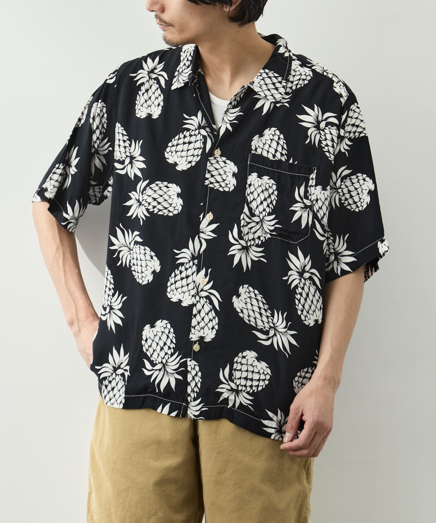 パイナップル柄アロハシャツ