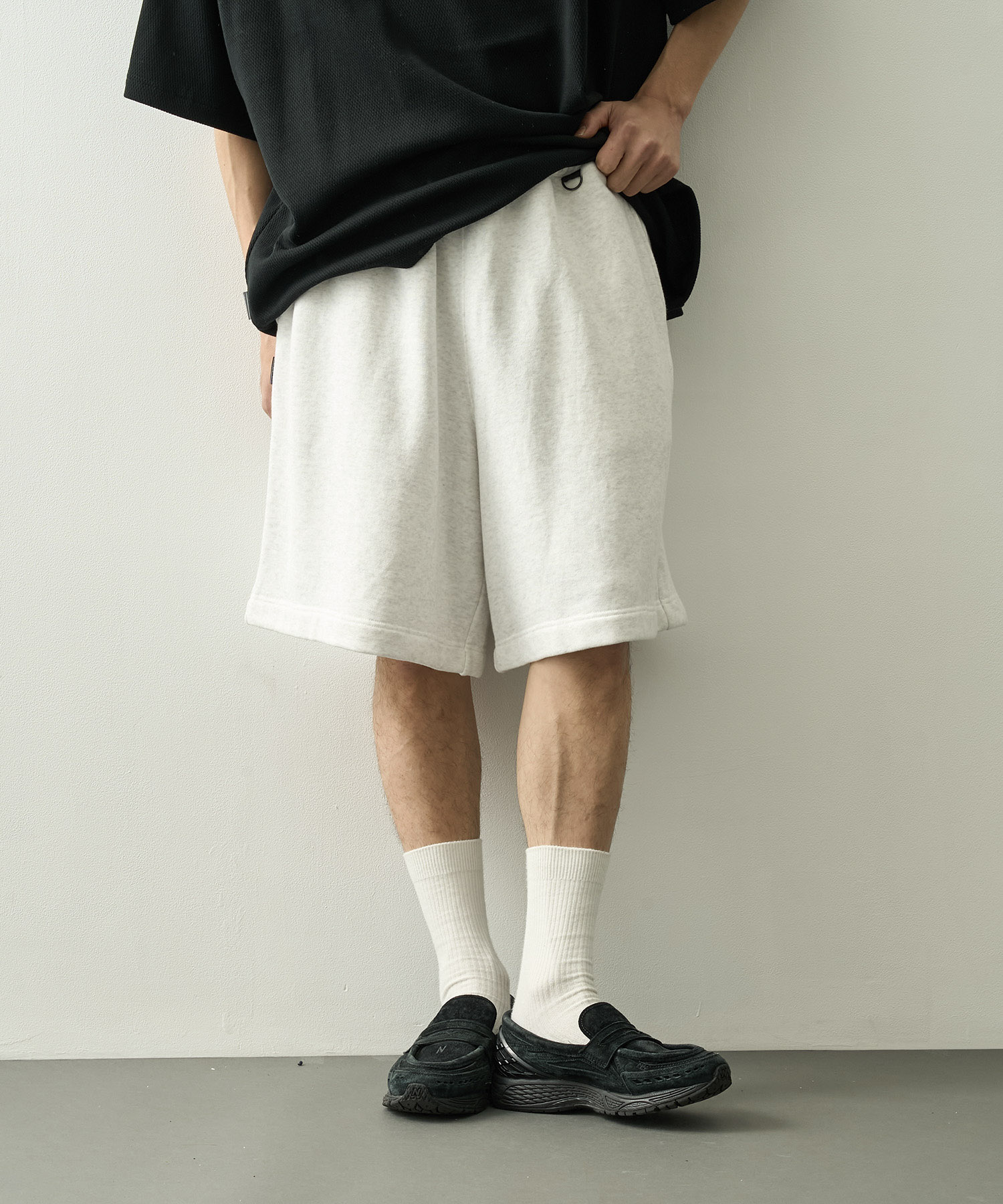 PURE WIDE SWEAT SHORTS