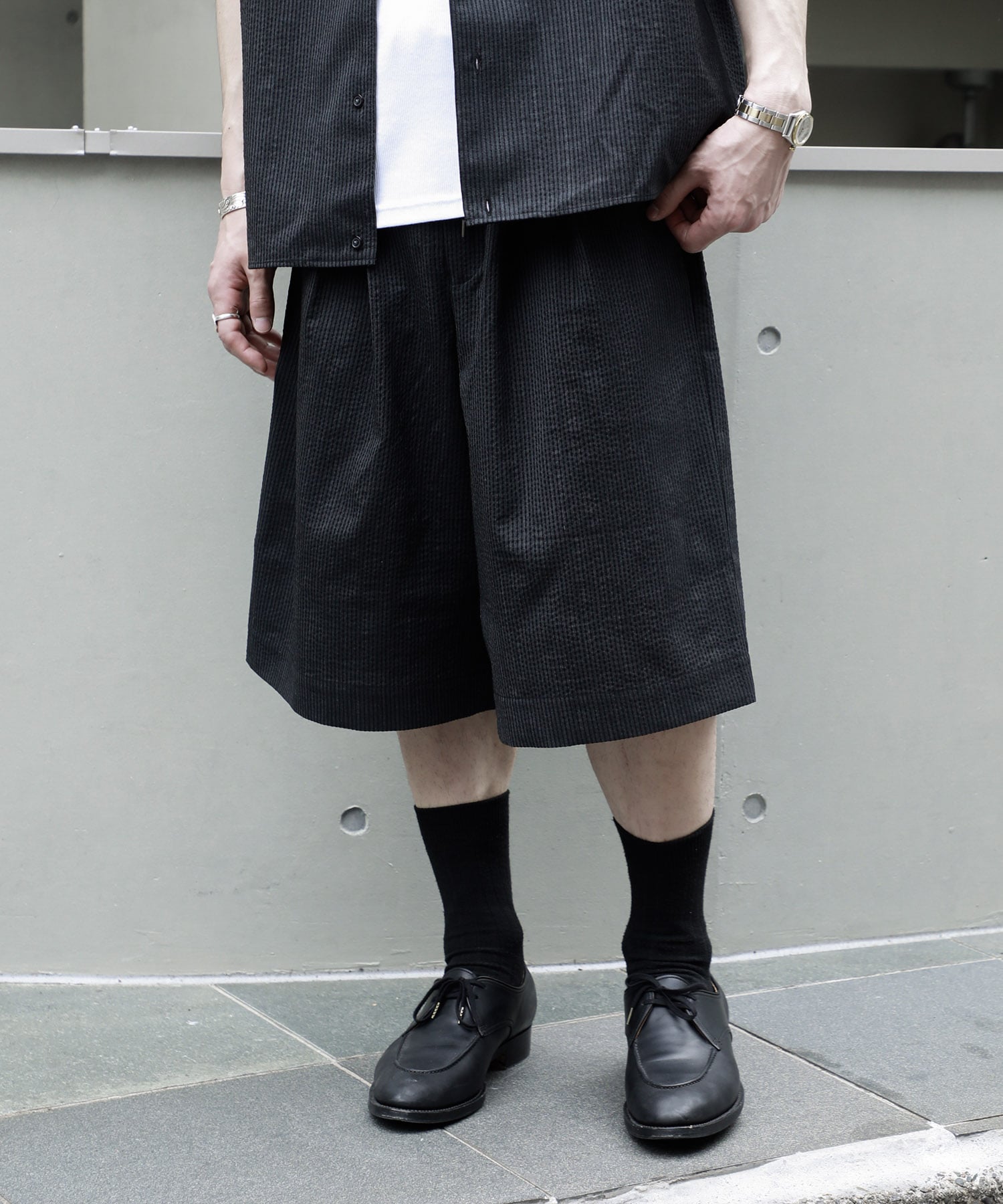 DOUBLE TUCK SHORTS