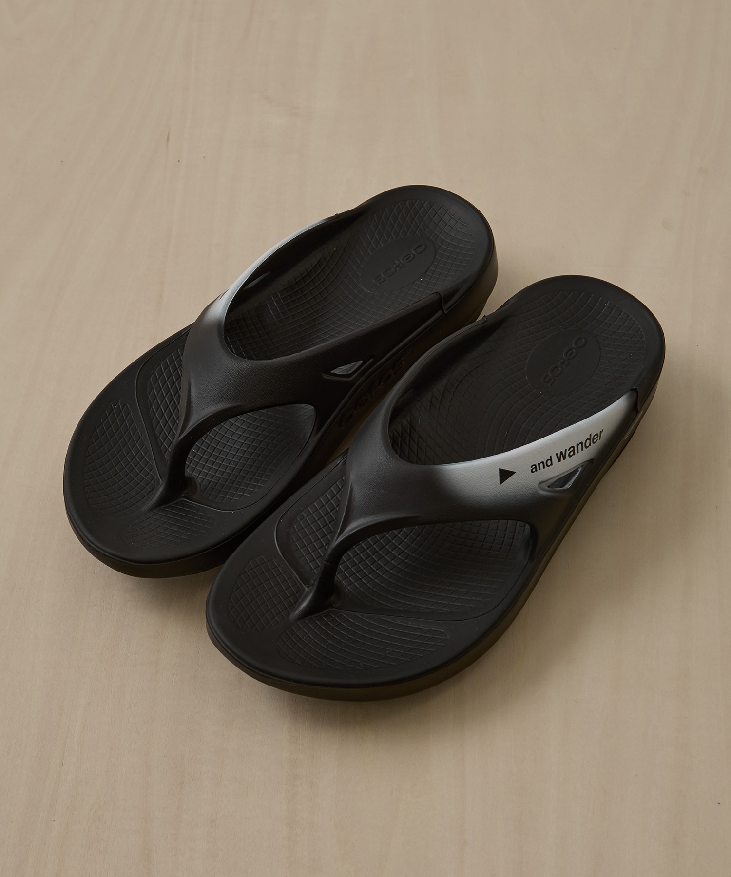 oofos aw original recovery sandal