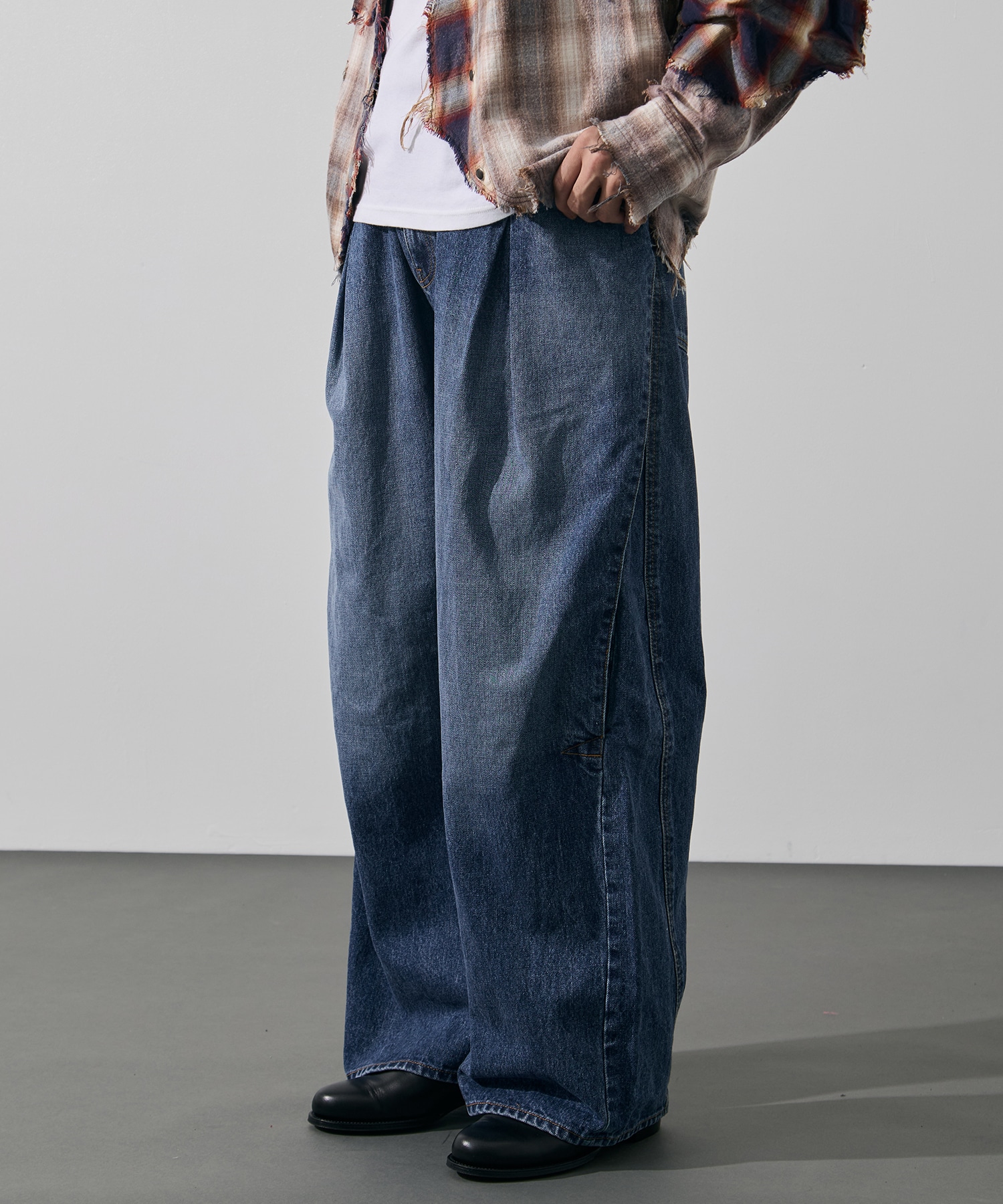 3D cutting denim pants