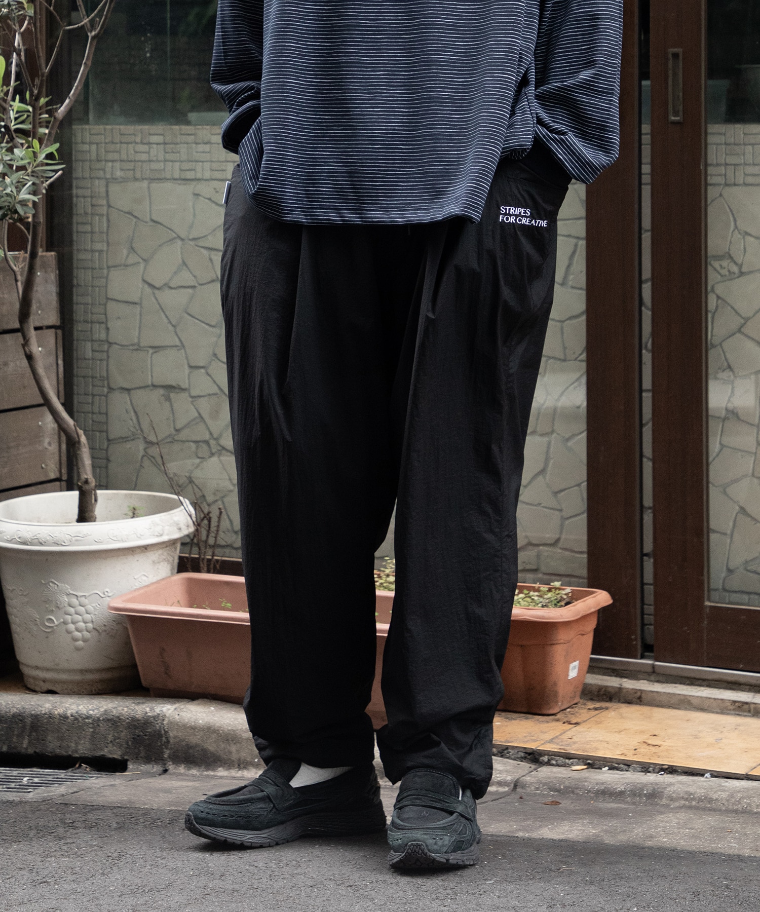 WIDE TAPERED EASY PANTS (NYLON)