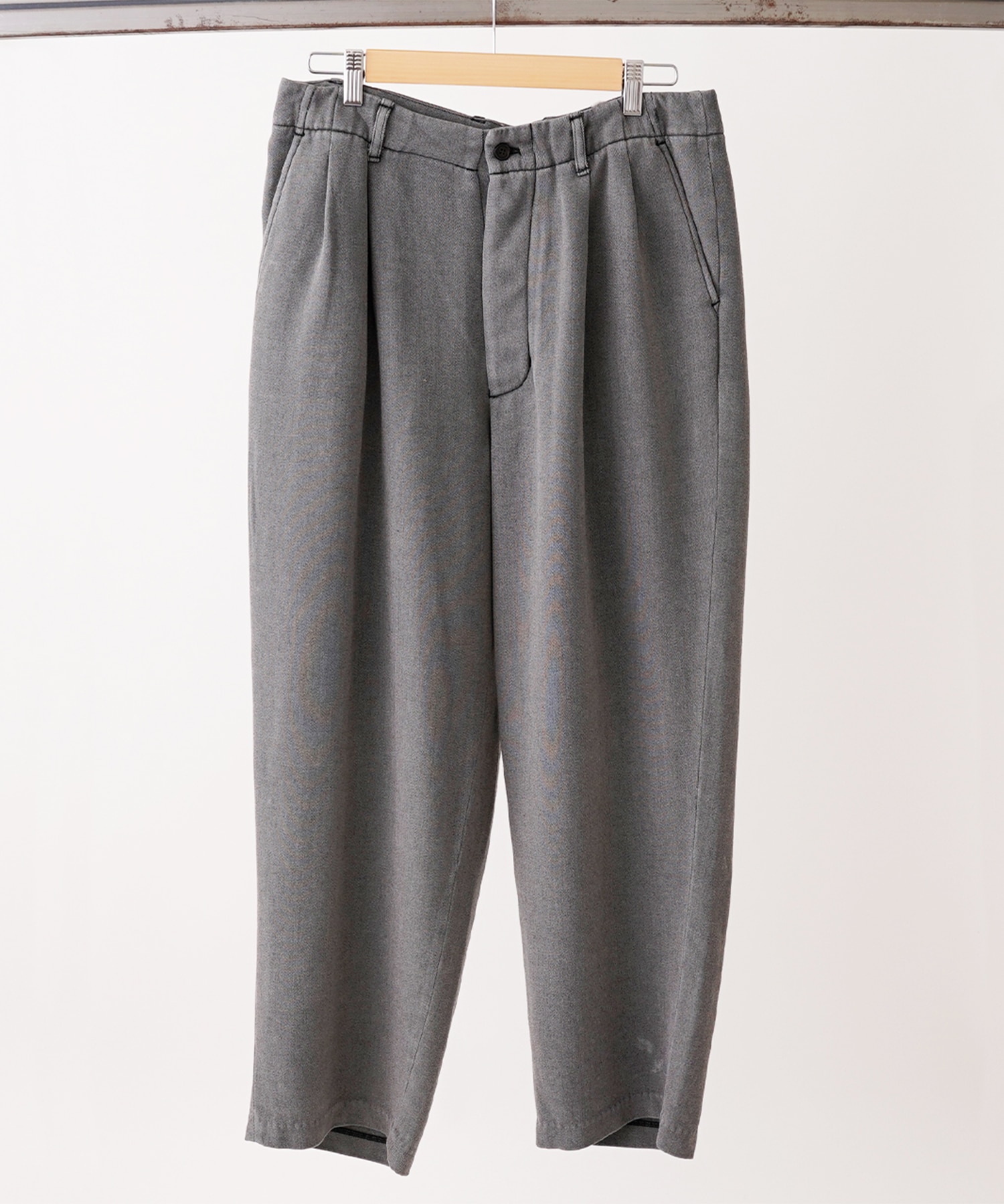 wide tapered slacks