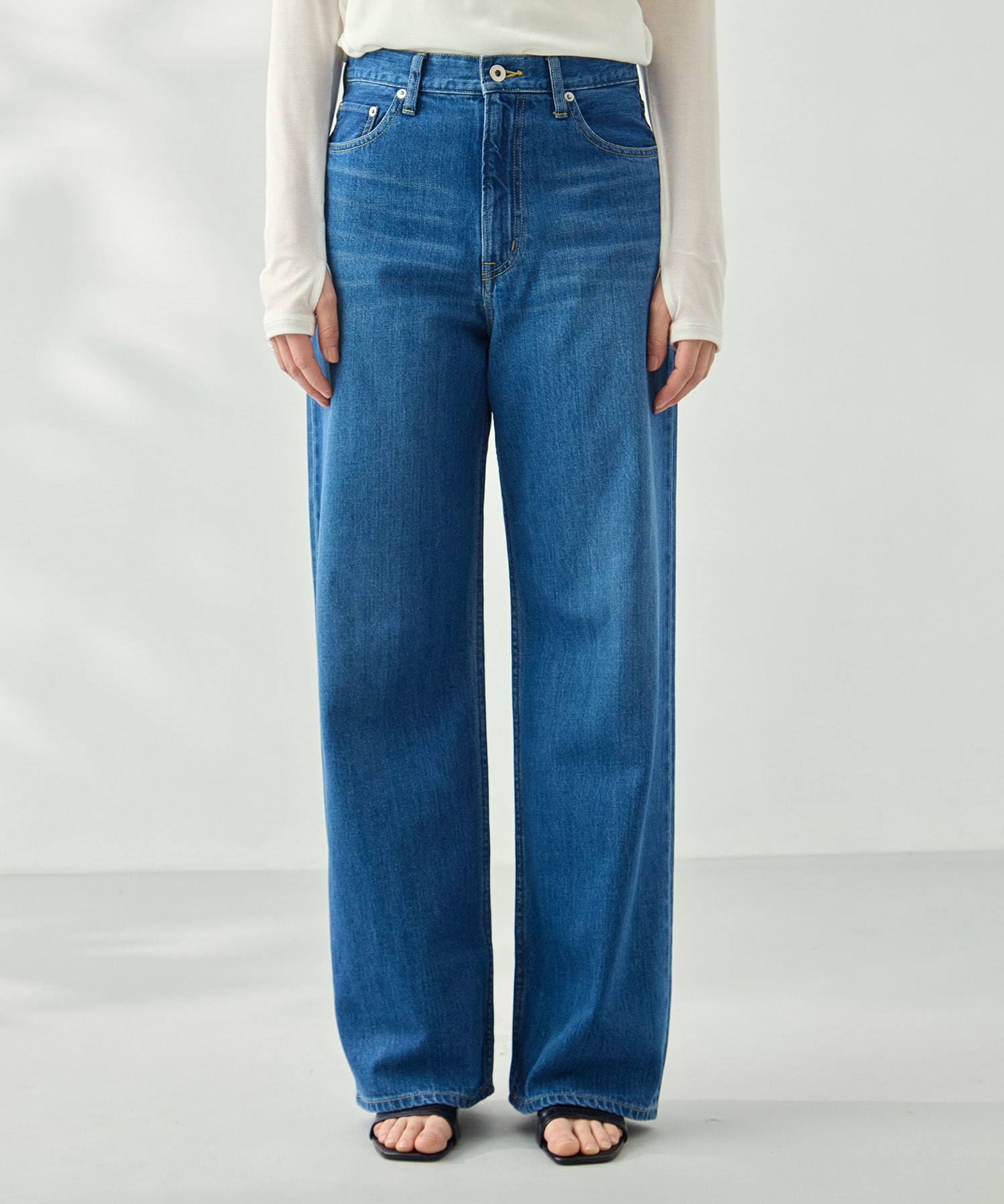 セルビッチストレートデニム