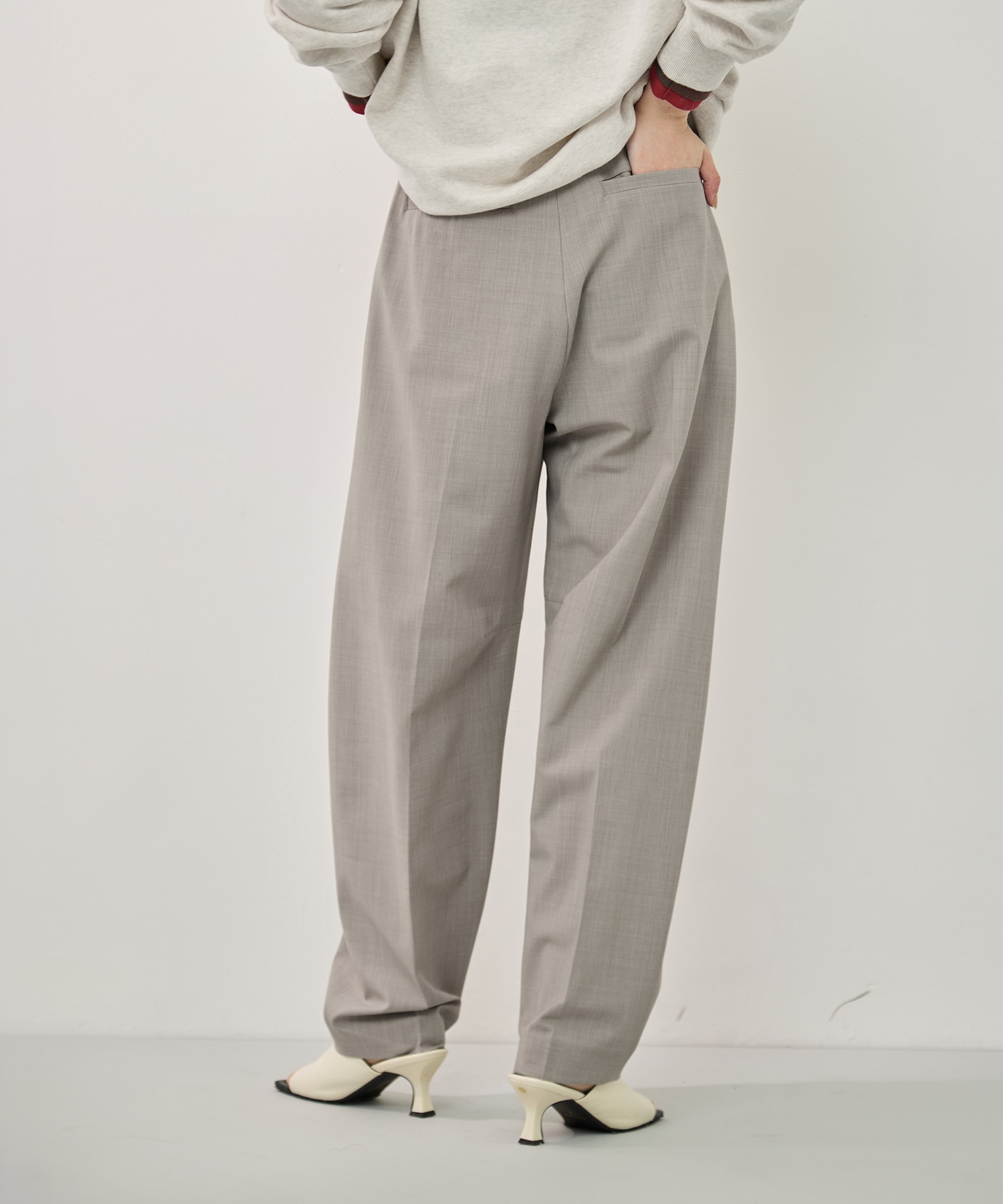 ストレッチウールバレルレッグパンツ