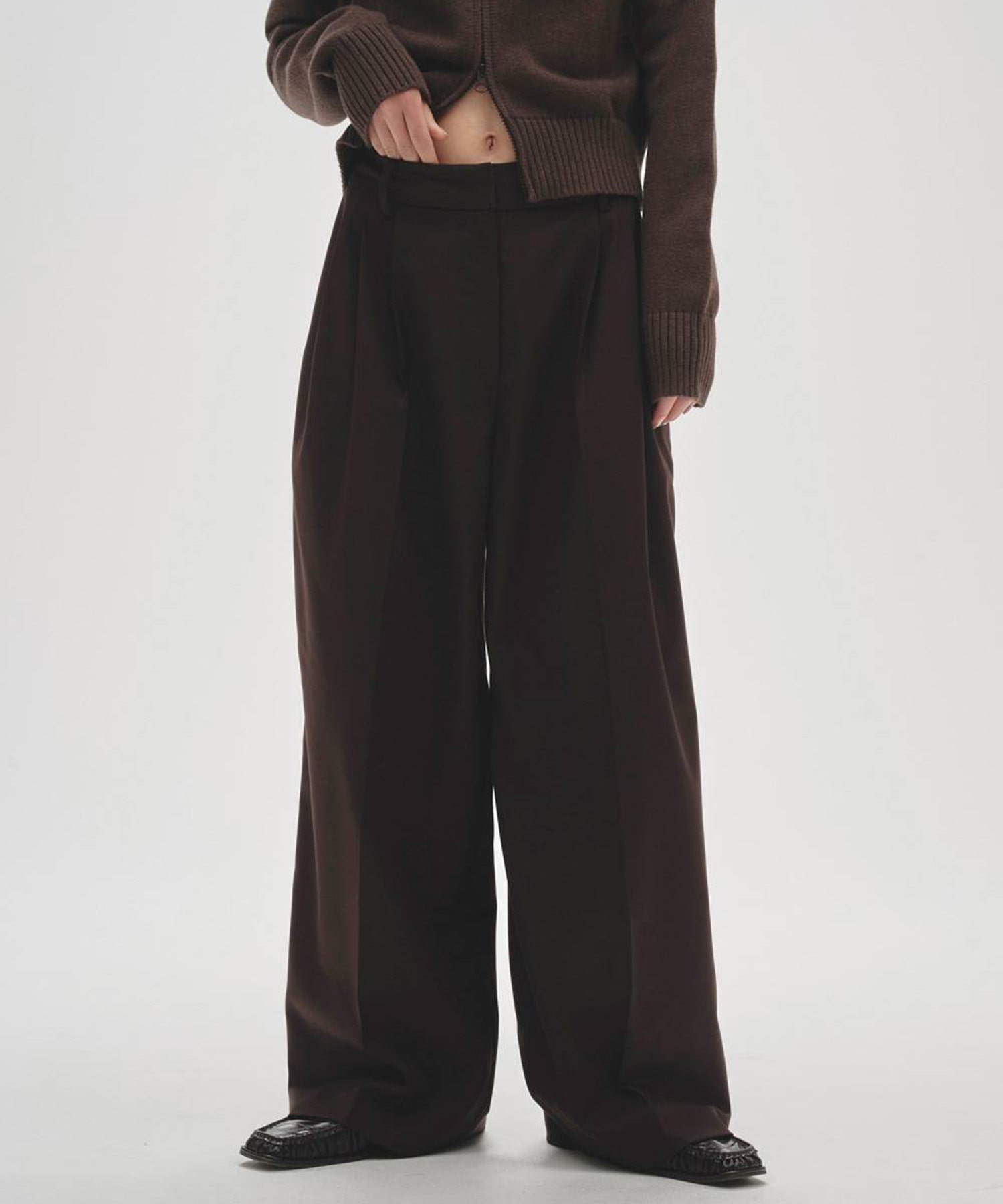 Lightweight Tuck Trousers