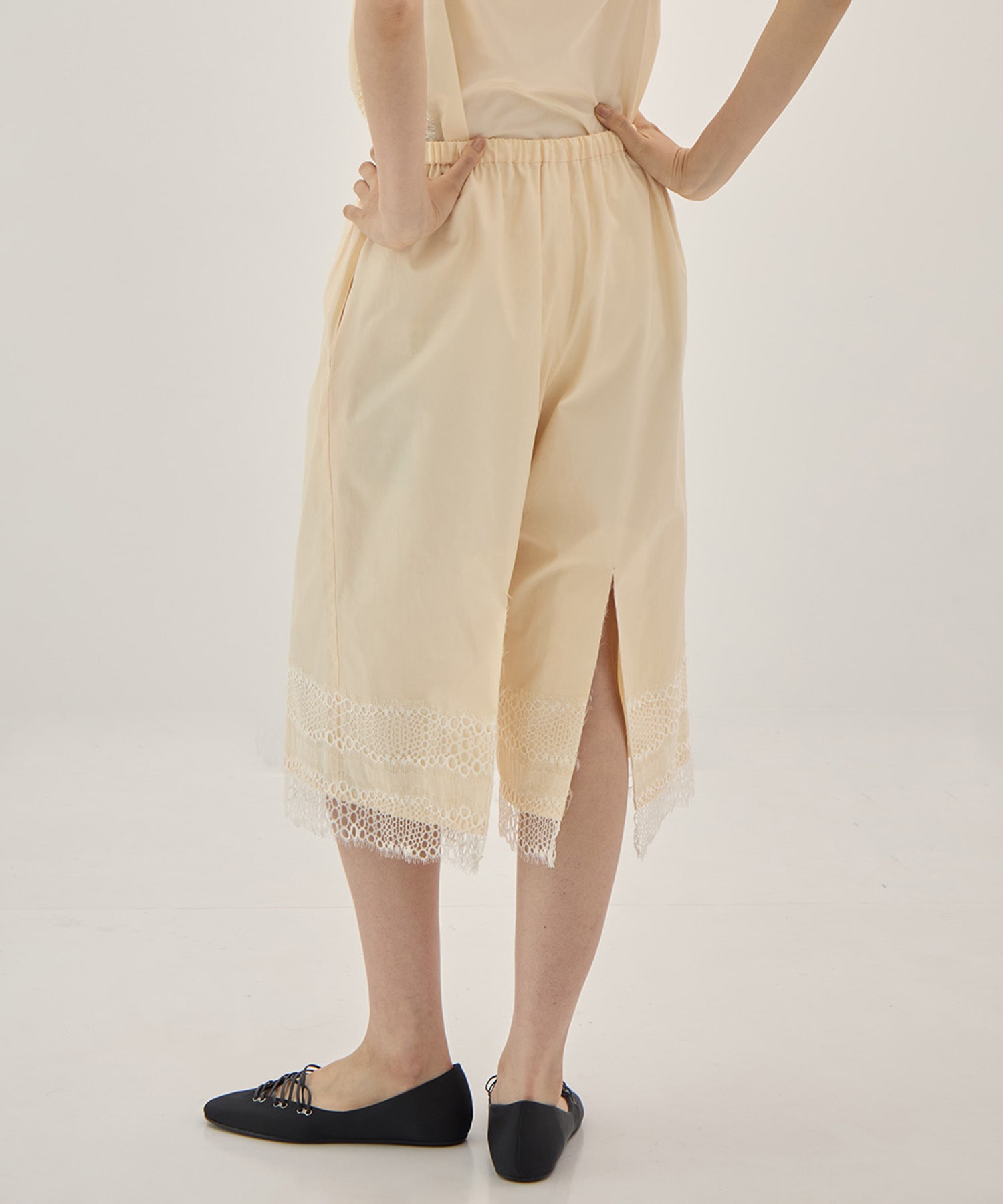 INTER LACE HALF PANTS